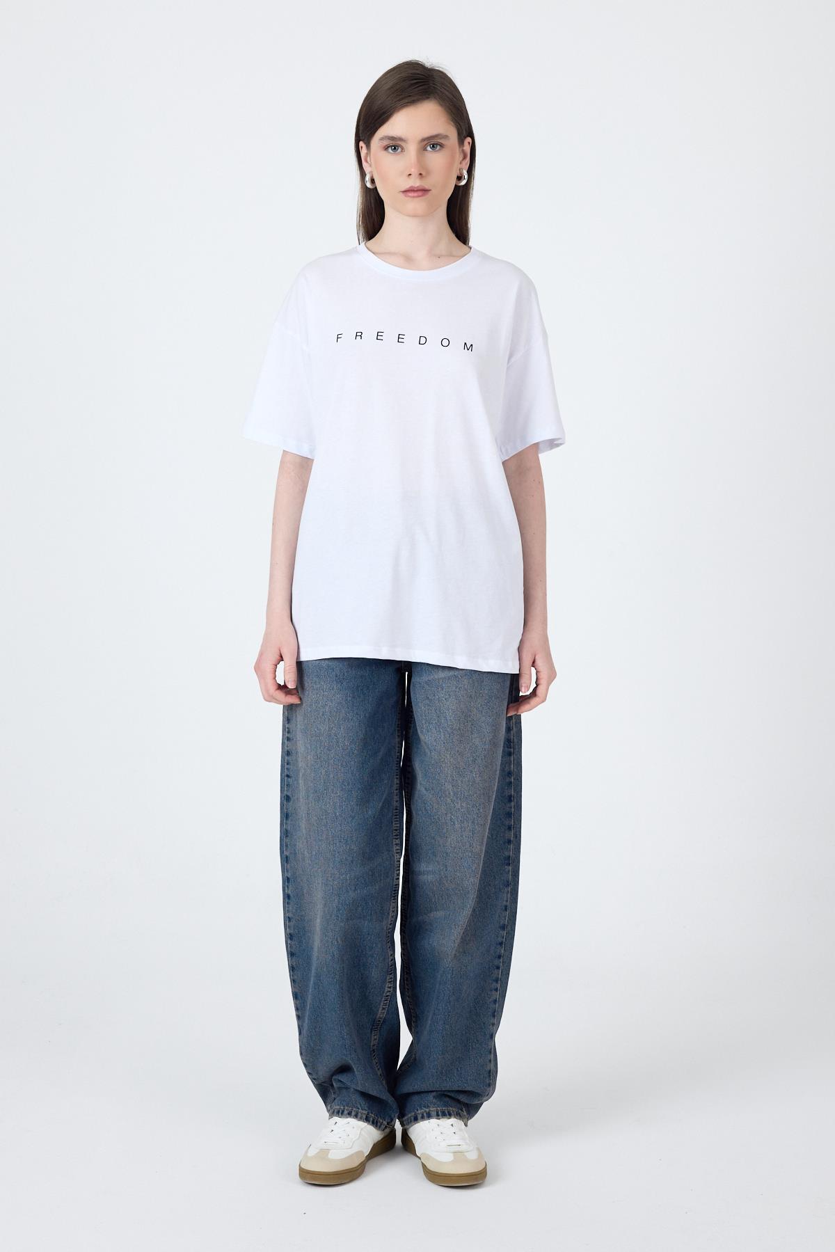 Beyaz Yazı Baskılı Pamuklu Oversize Tişört 2150-3M - 3