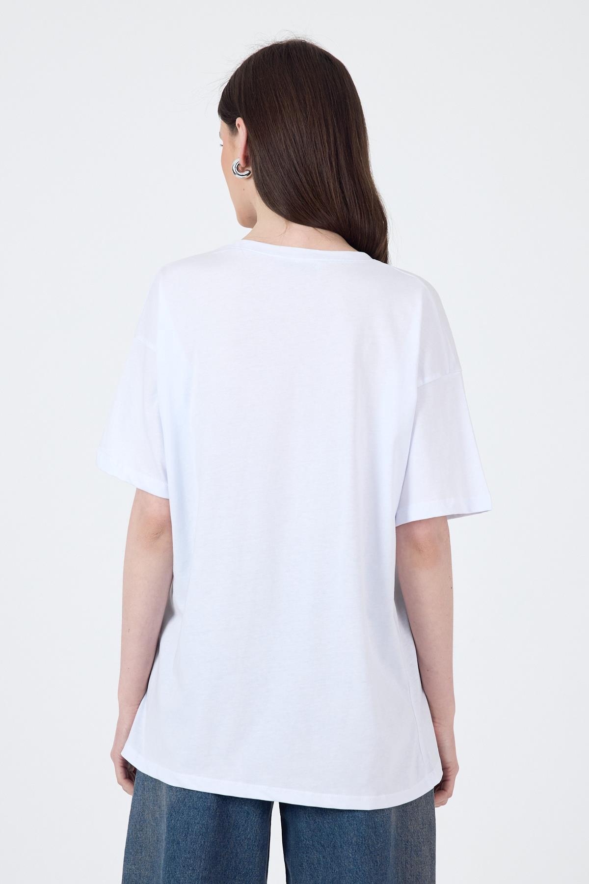 Beyaz Yazı Baskılı Pamuklu Oversize Tişört 2150-3M - 5