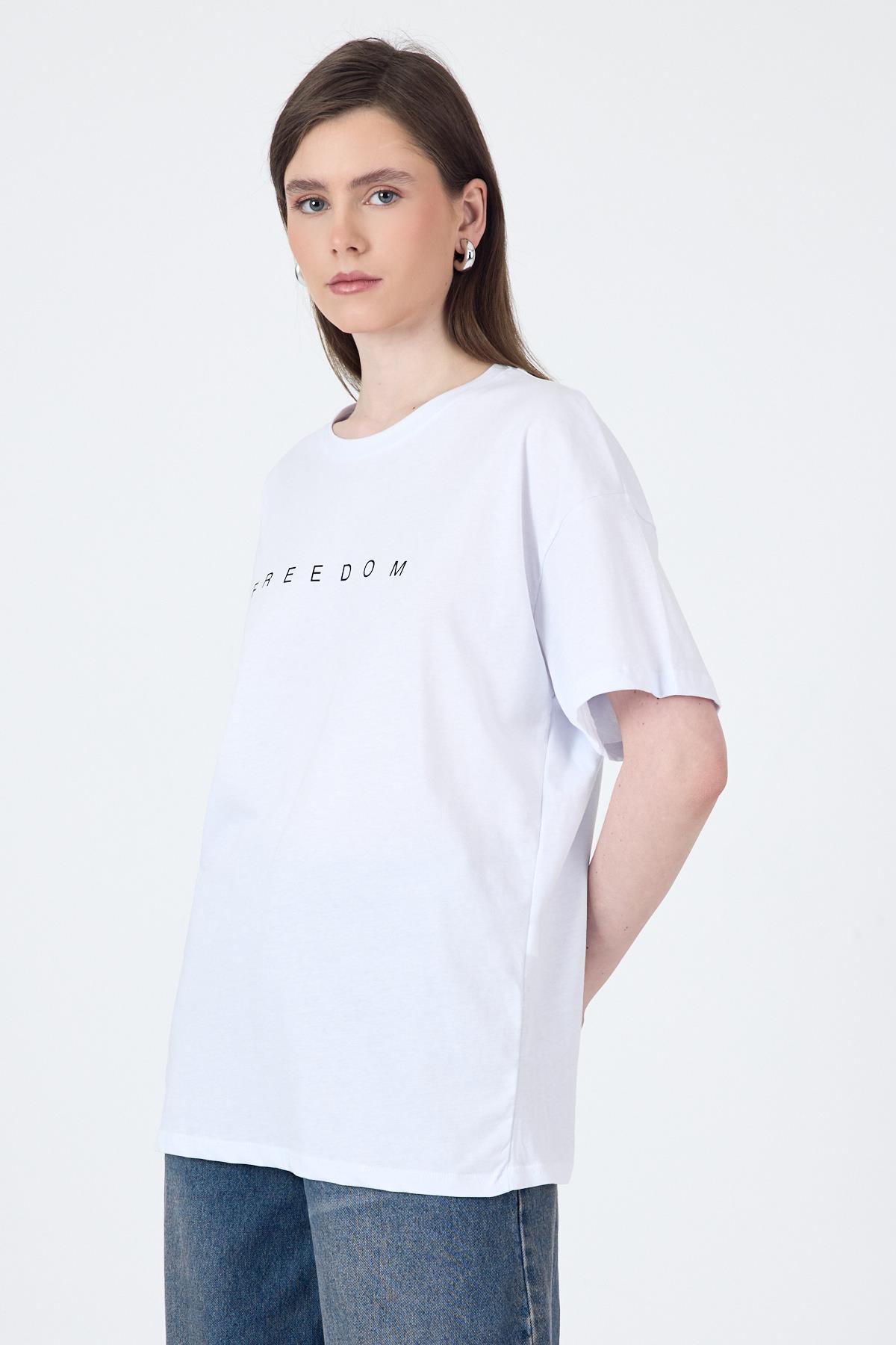 Beyaz Yazı Baskılı Pamuklu Oversize Tişört 2150-3M - 7