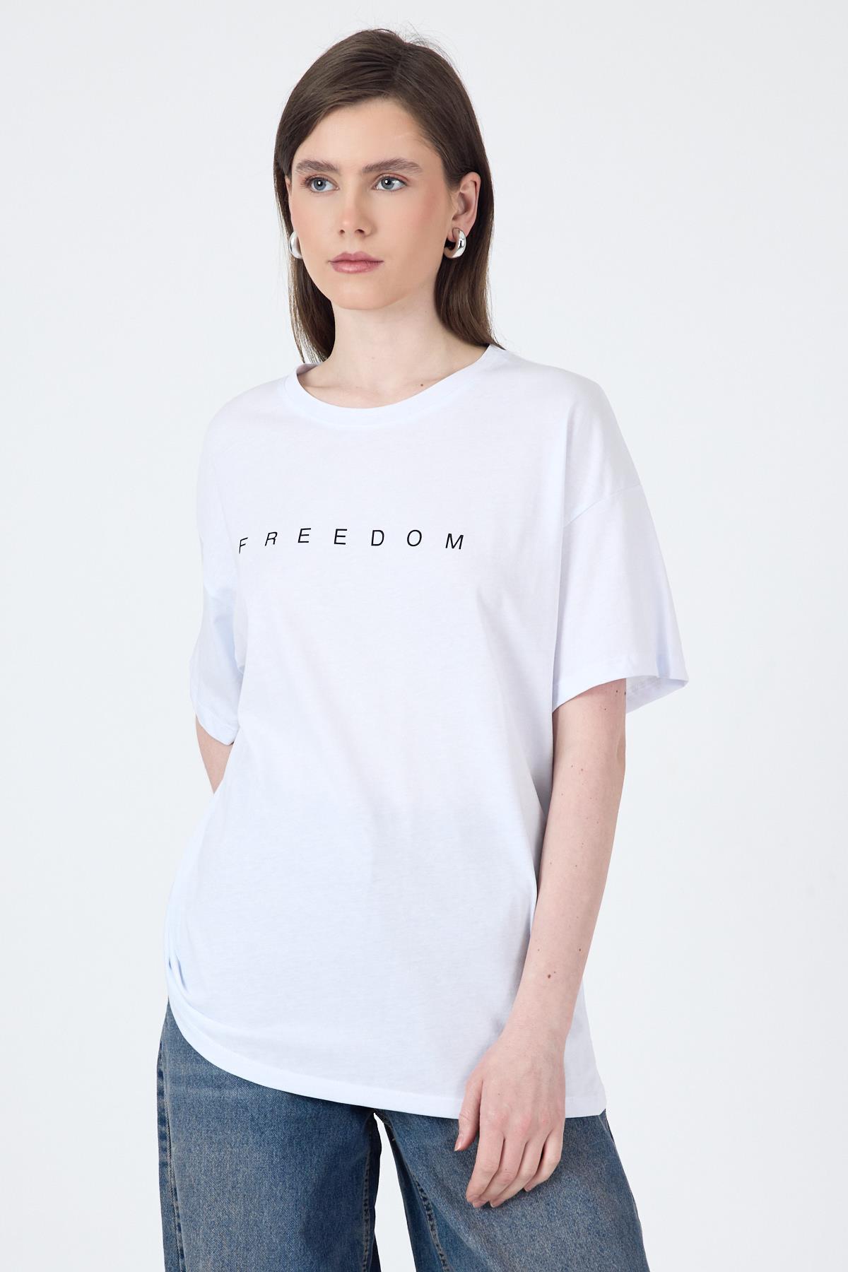 Beyaz Yazı Baskılı Pamuklu Oversize Tişört 2150-3M - RAYS