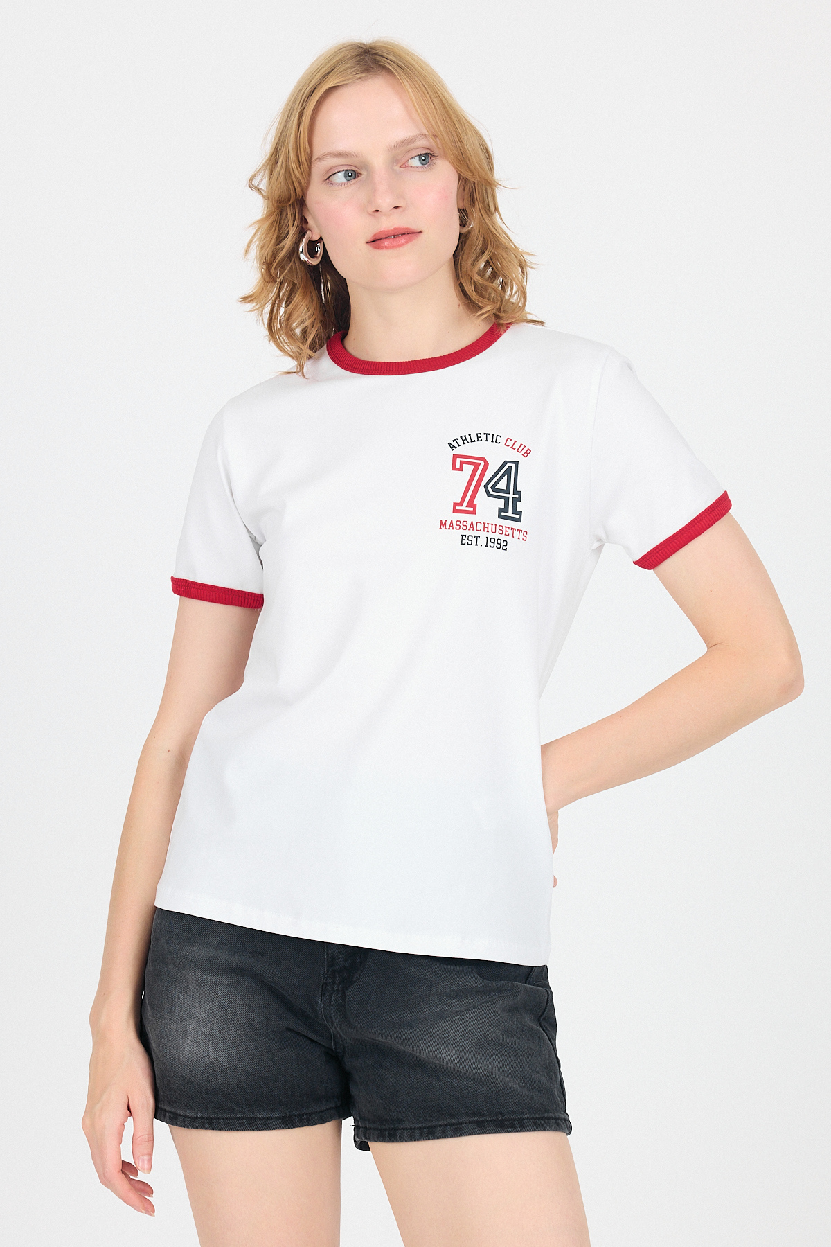 Beyaz Yazı Baskılı Regular Fit Ribana Detaylı Tişört 6325 