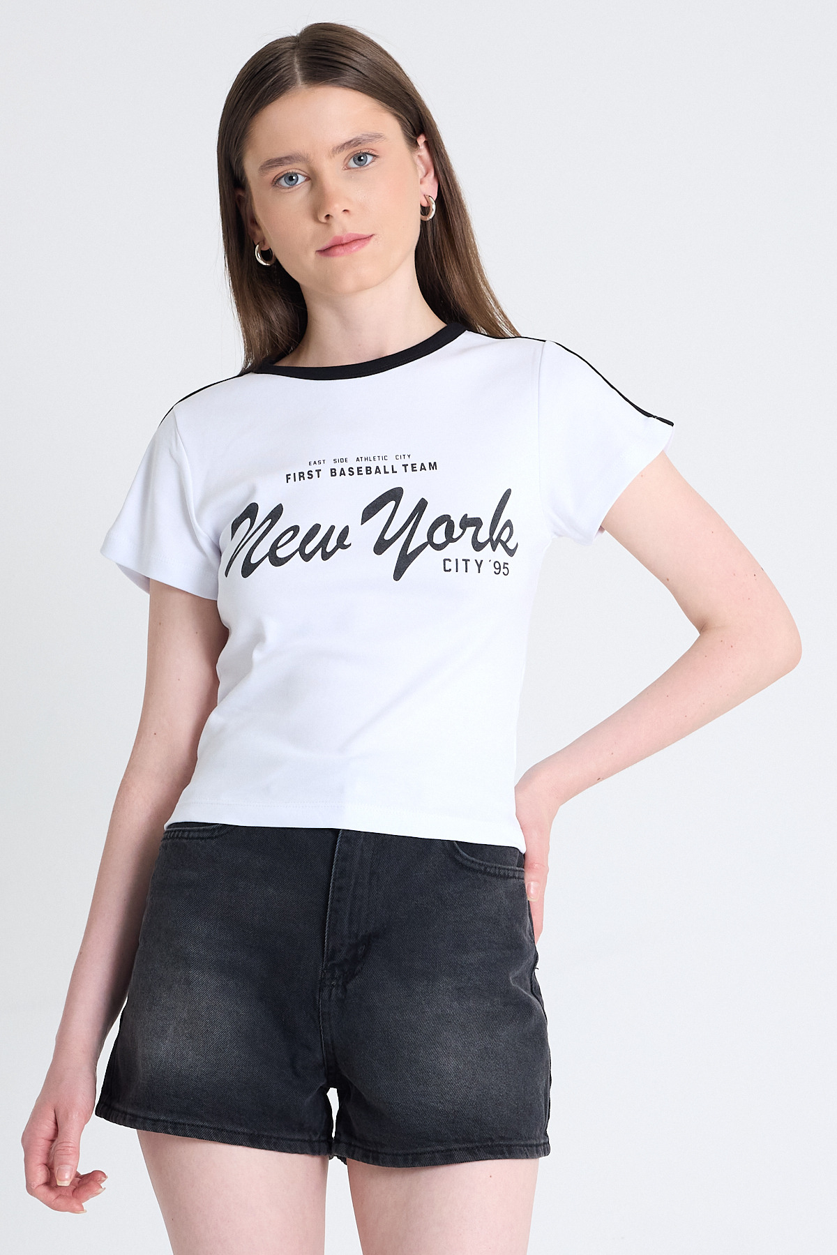 Beyaz Yazı Baskılı Slim Fit Crop Tişört 6059 