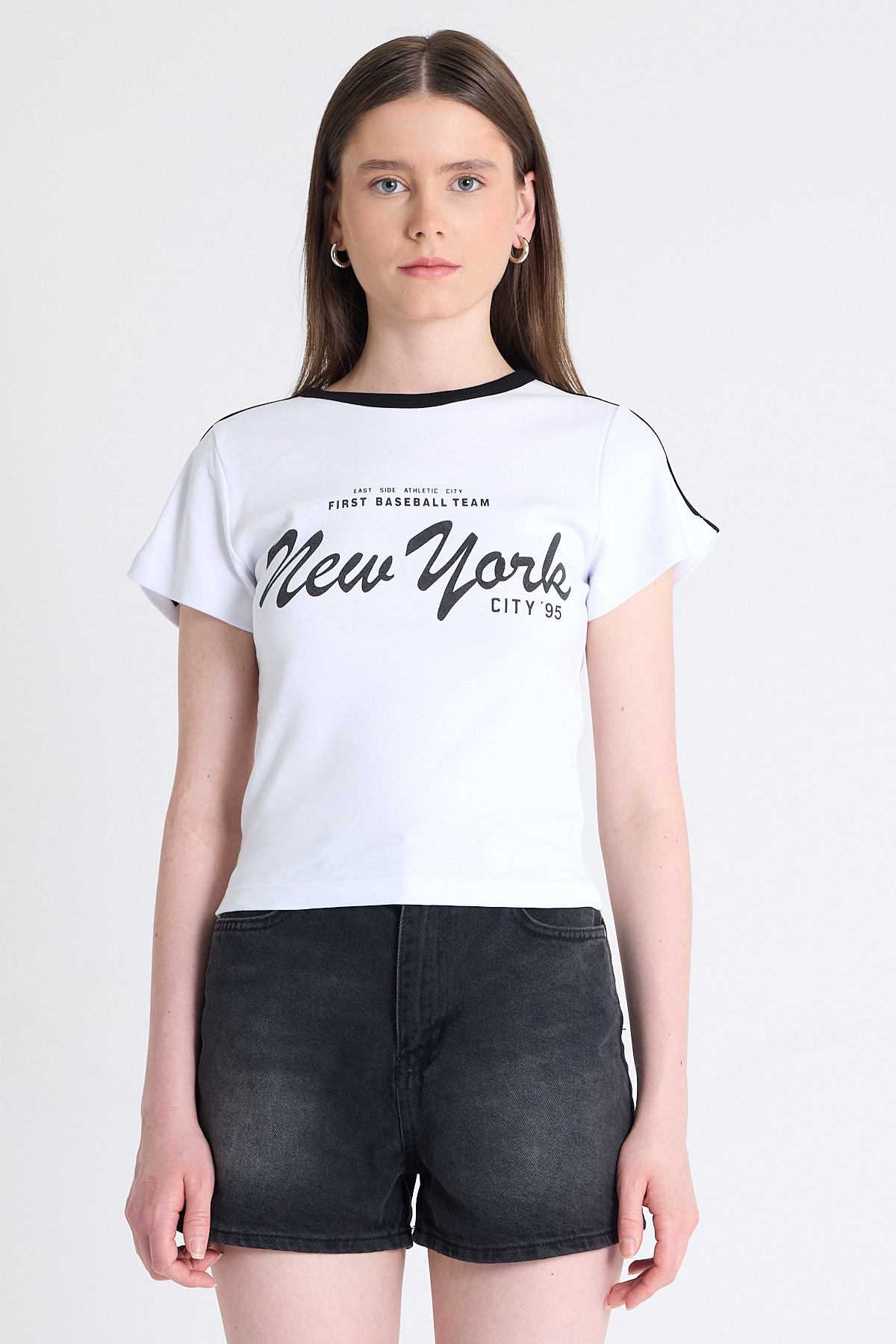 Beyaz Yazı Baskılı Slim Fit Crop Tişört 6059 - RAYS