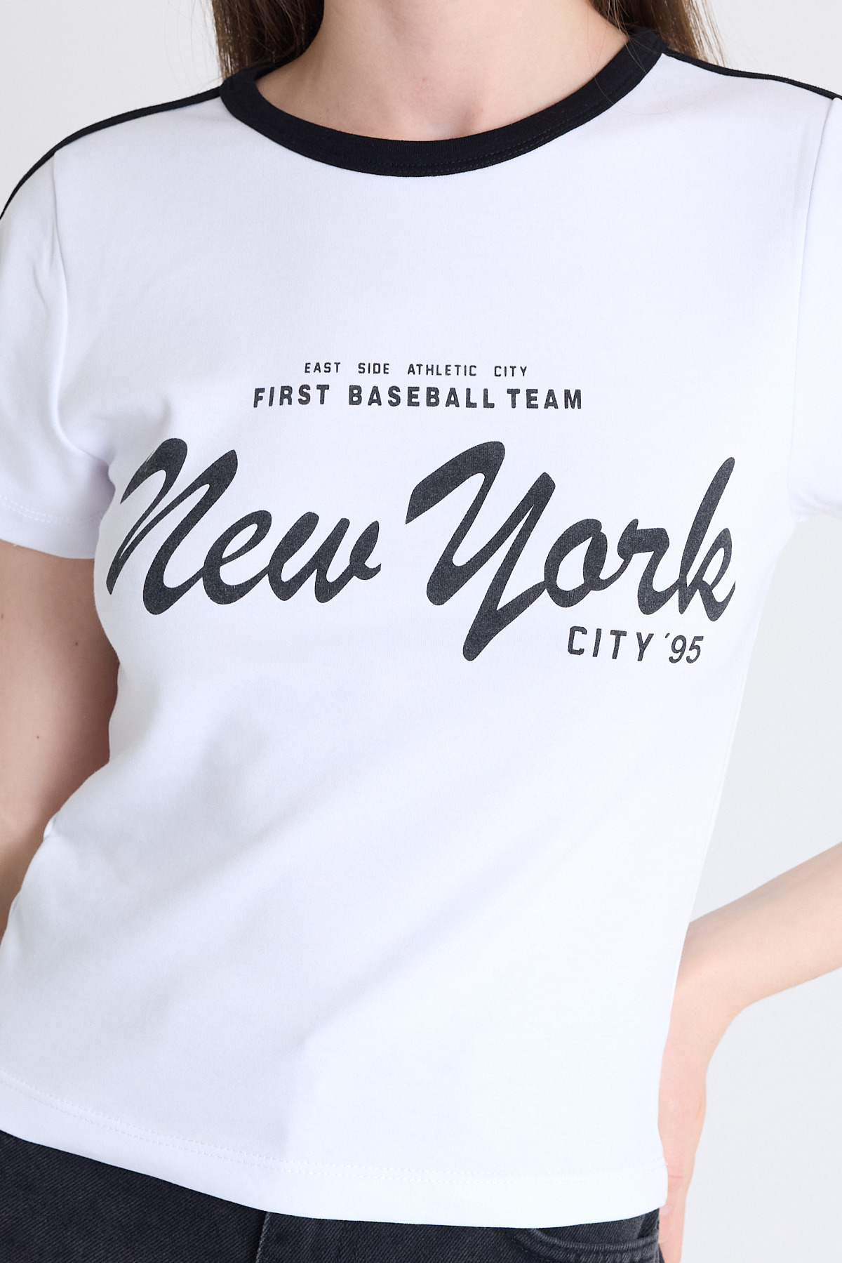 Beyaz Yazı Baskılı Slim Fit Crop Tişört 6059 - 4