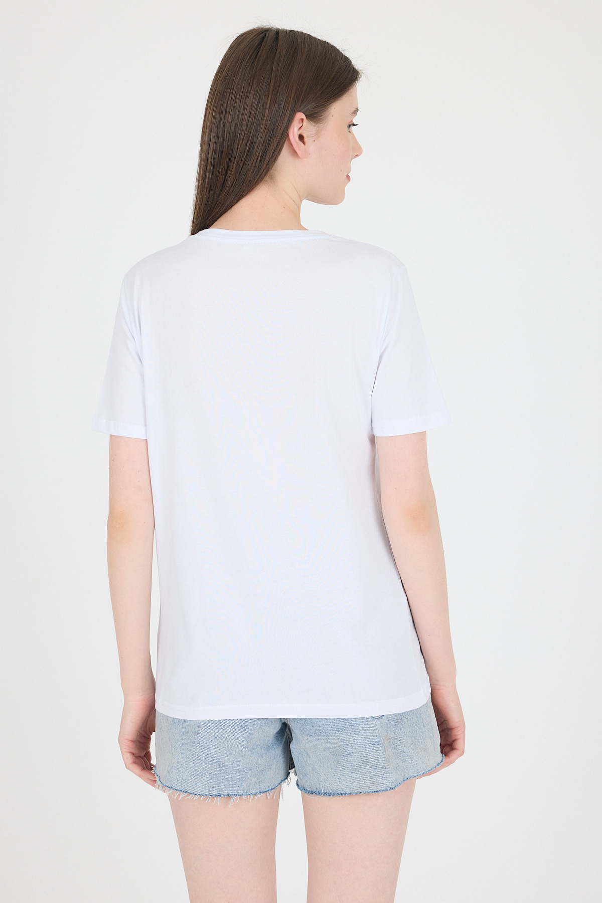 Beyaz Yazı Kabartmalı Relaxed Fit Tişört 25224 - 5