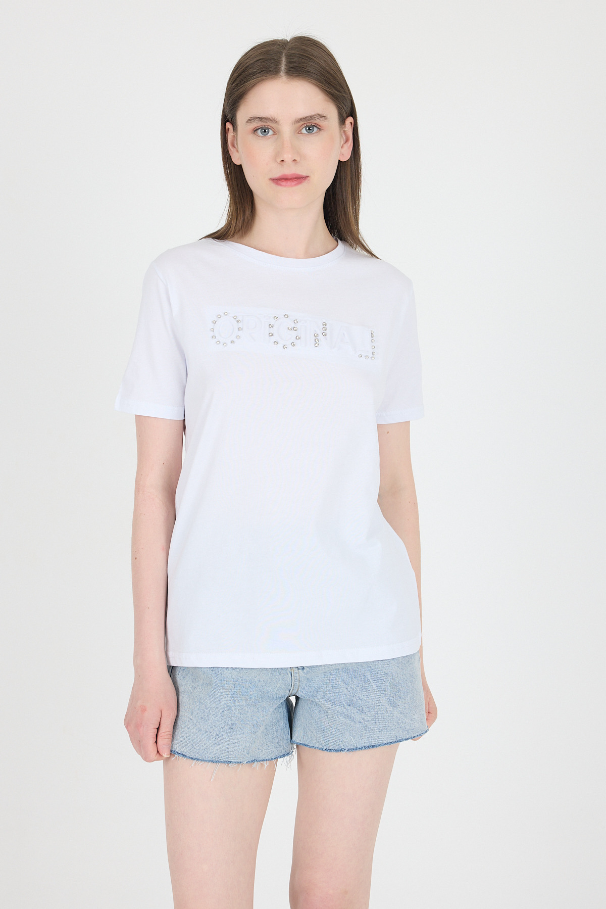 Beyaz Yazı Kabartmalı Relaxed Fit Tişört 25224 