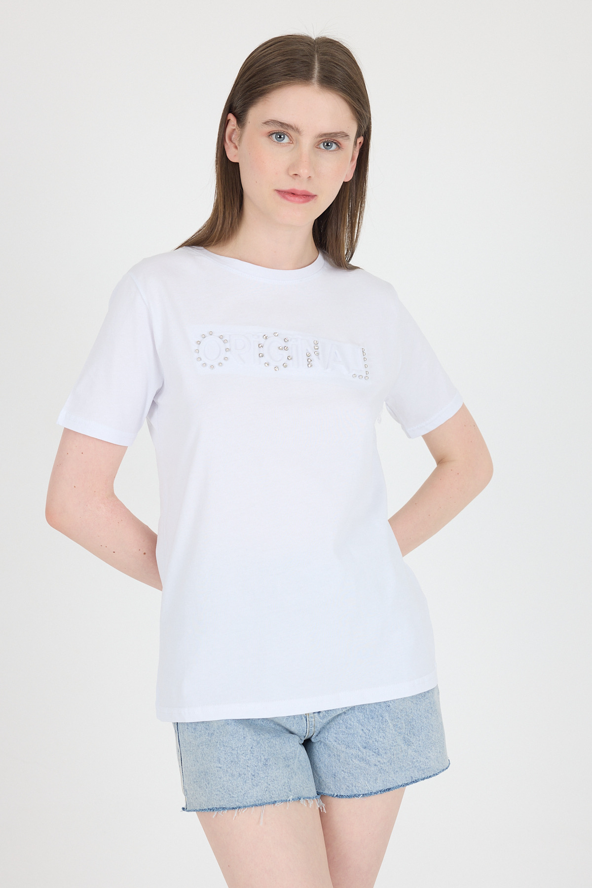 Beyaz Yazı Kabartmalı Relaxed Fit Tişört 25224 - 2