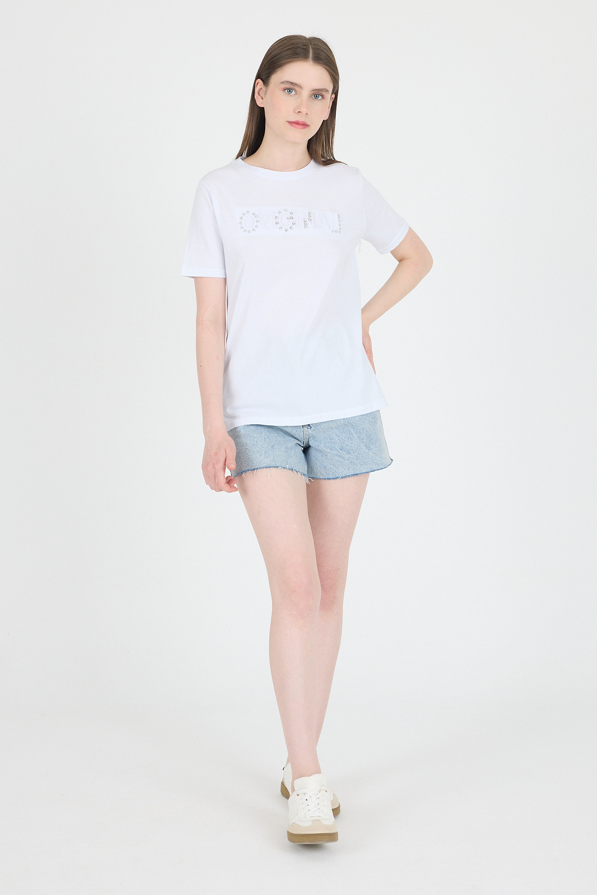 Beyaz Yazı Kabartmalı Relaxed Fit Tişört 25224 - RAYS