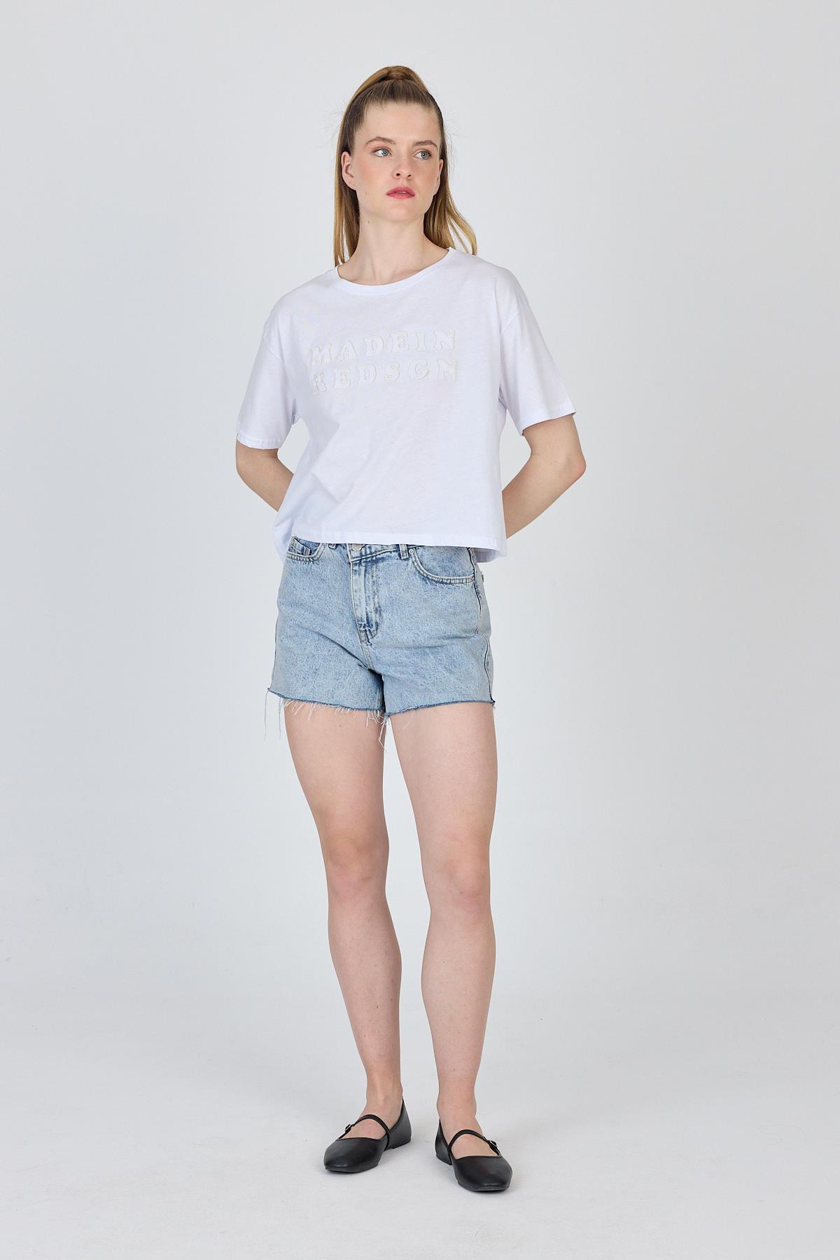 Beyaz Yazı Nakışlı Crop Tişört 25259 - RAYS