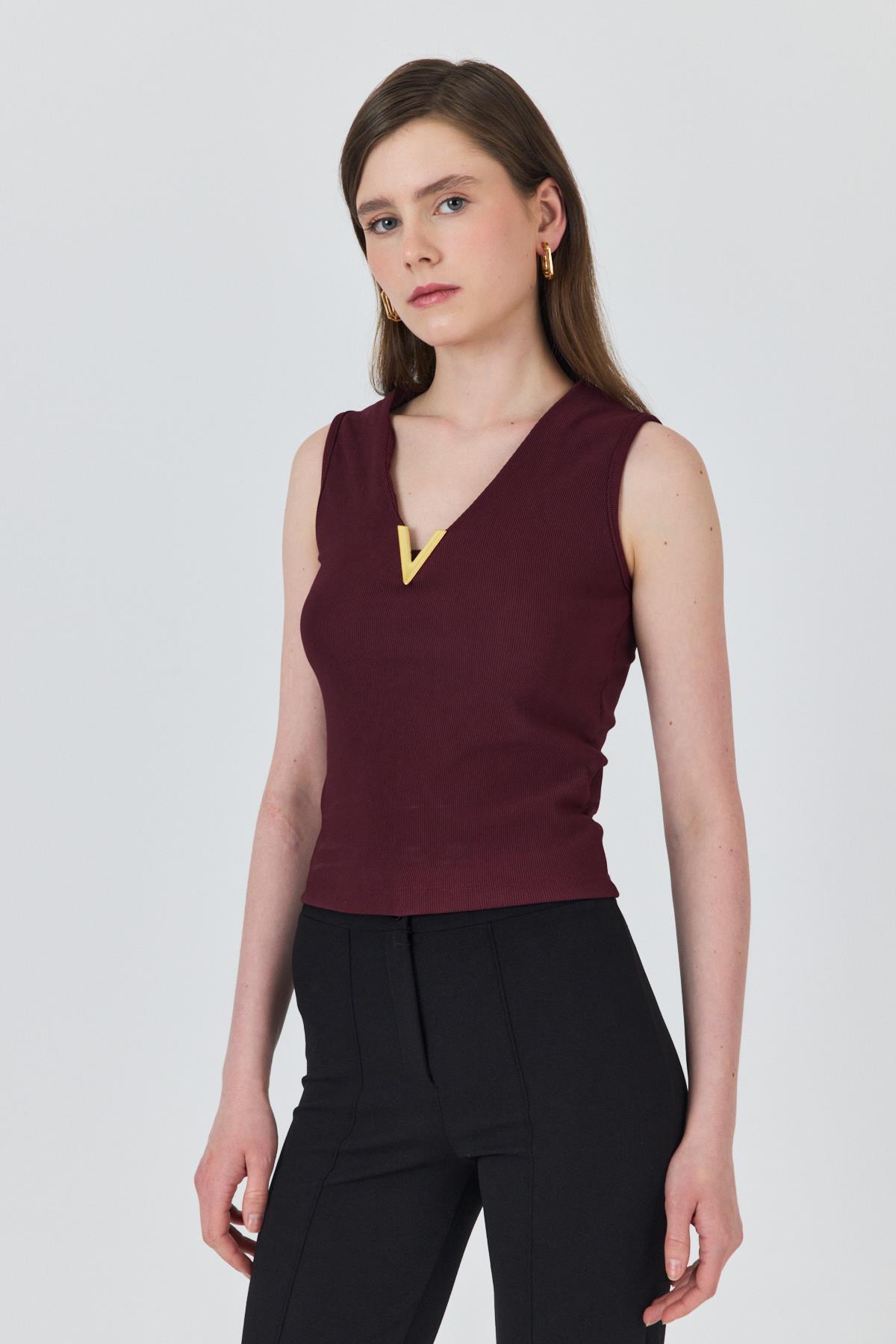 Bordo Aksesuar Detaylı Kolsuz Kadın Bluz 21545 - 2