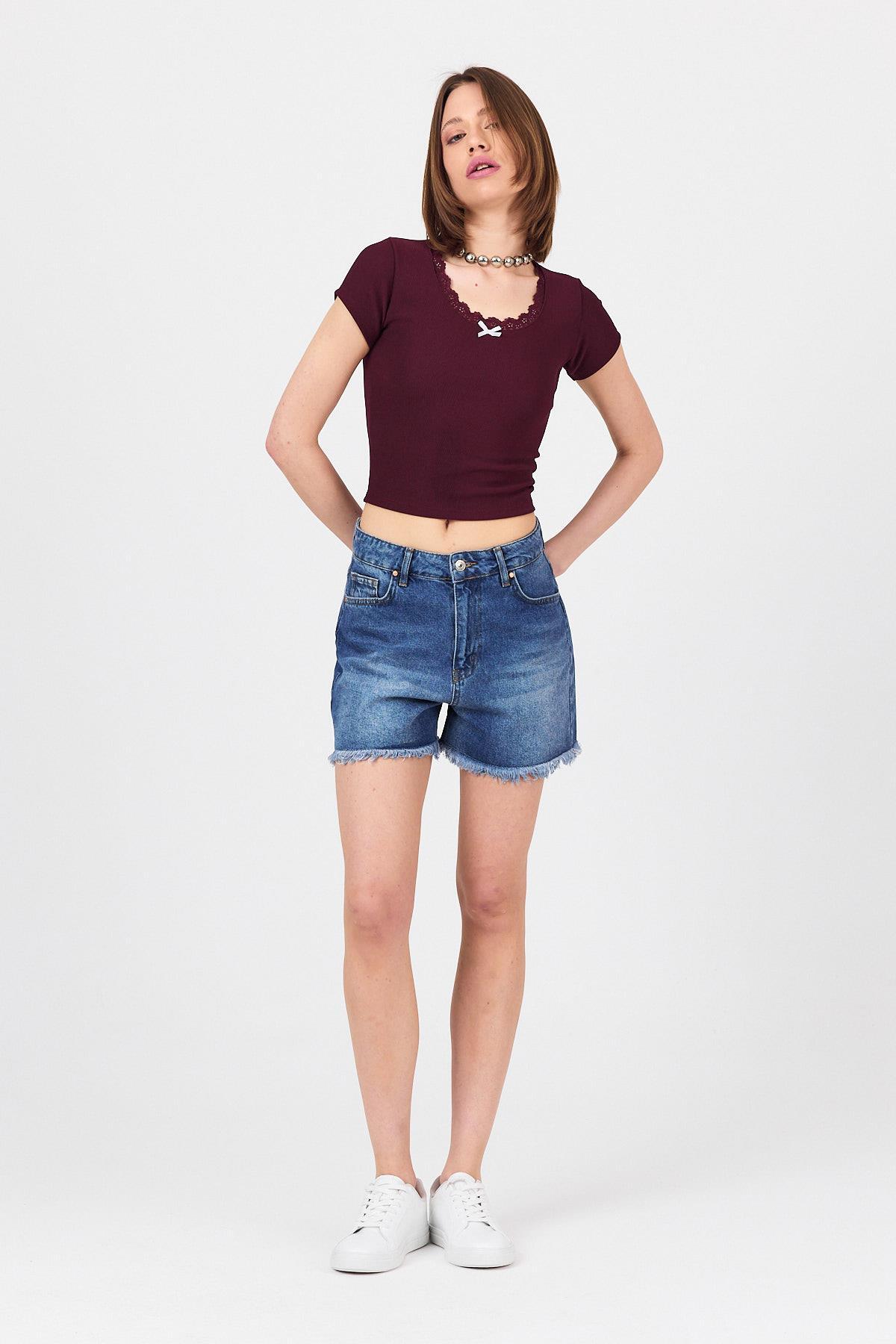 Bordo Dantel Yaka Fiyonk Detaylı Crop Tişört 2207 - 3