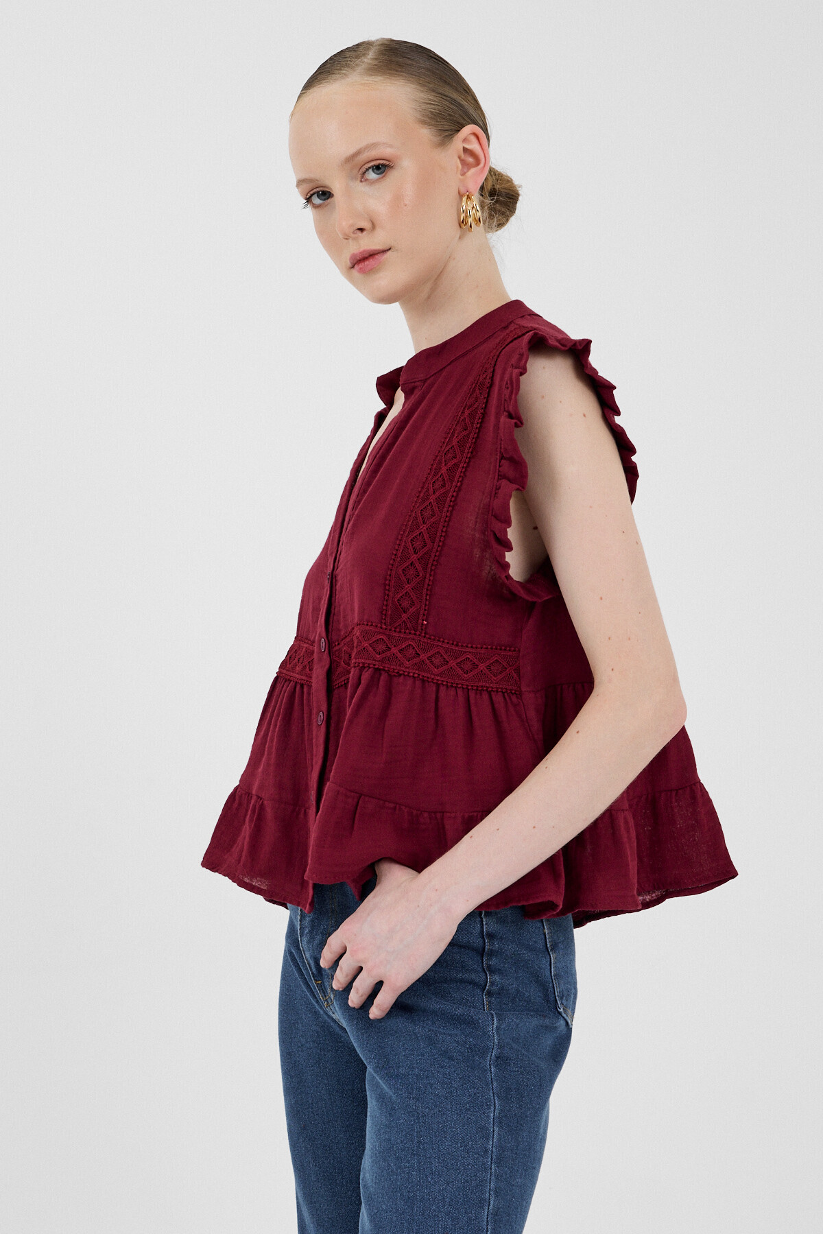 Bordo Fırfır Kollu Dantel Detaylı %100 Pamuk Müslin Bluz 8039A - 3