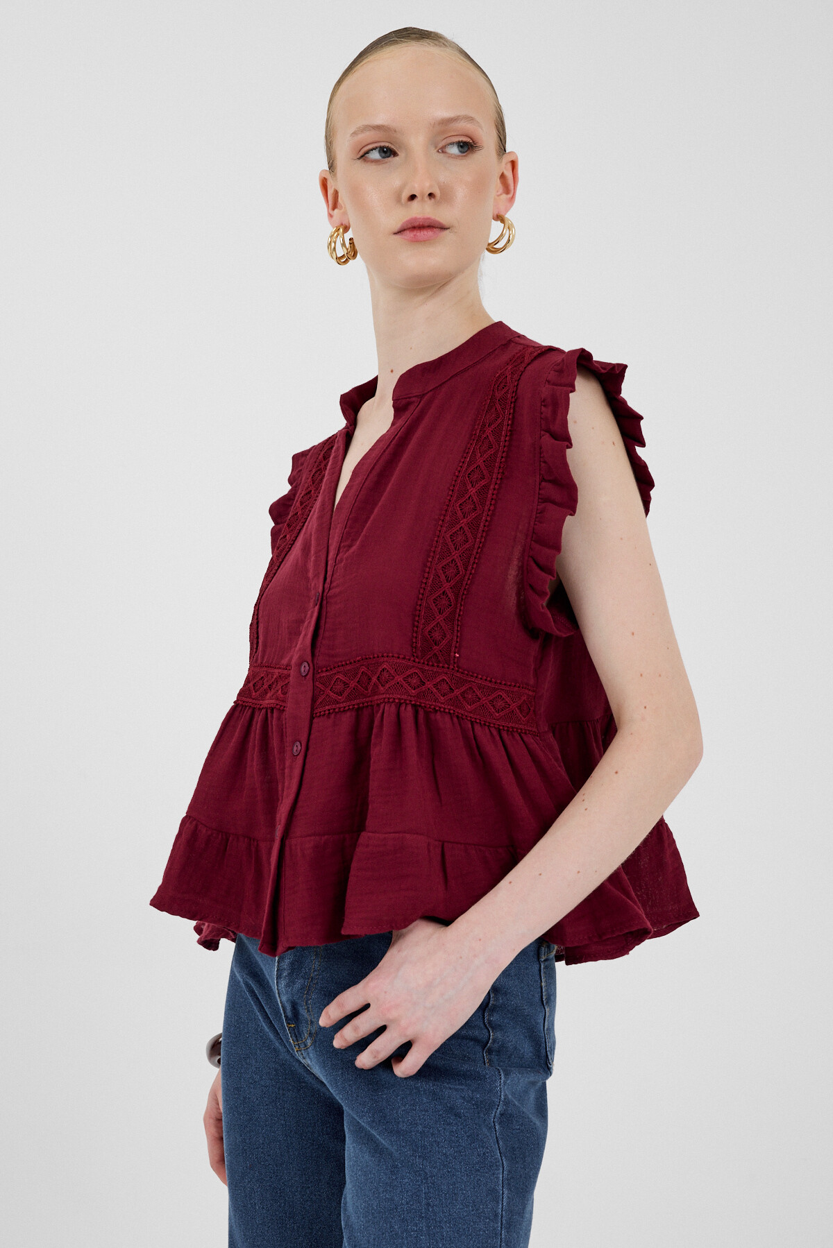 Bordo Fırfır Kollu Dantel Detaylı %100 Pamuk Müslin Bluz 8039A - 4