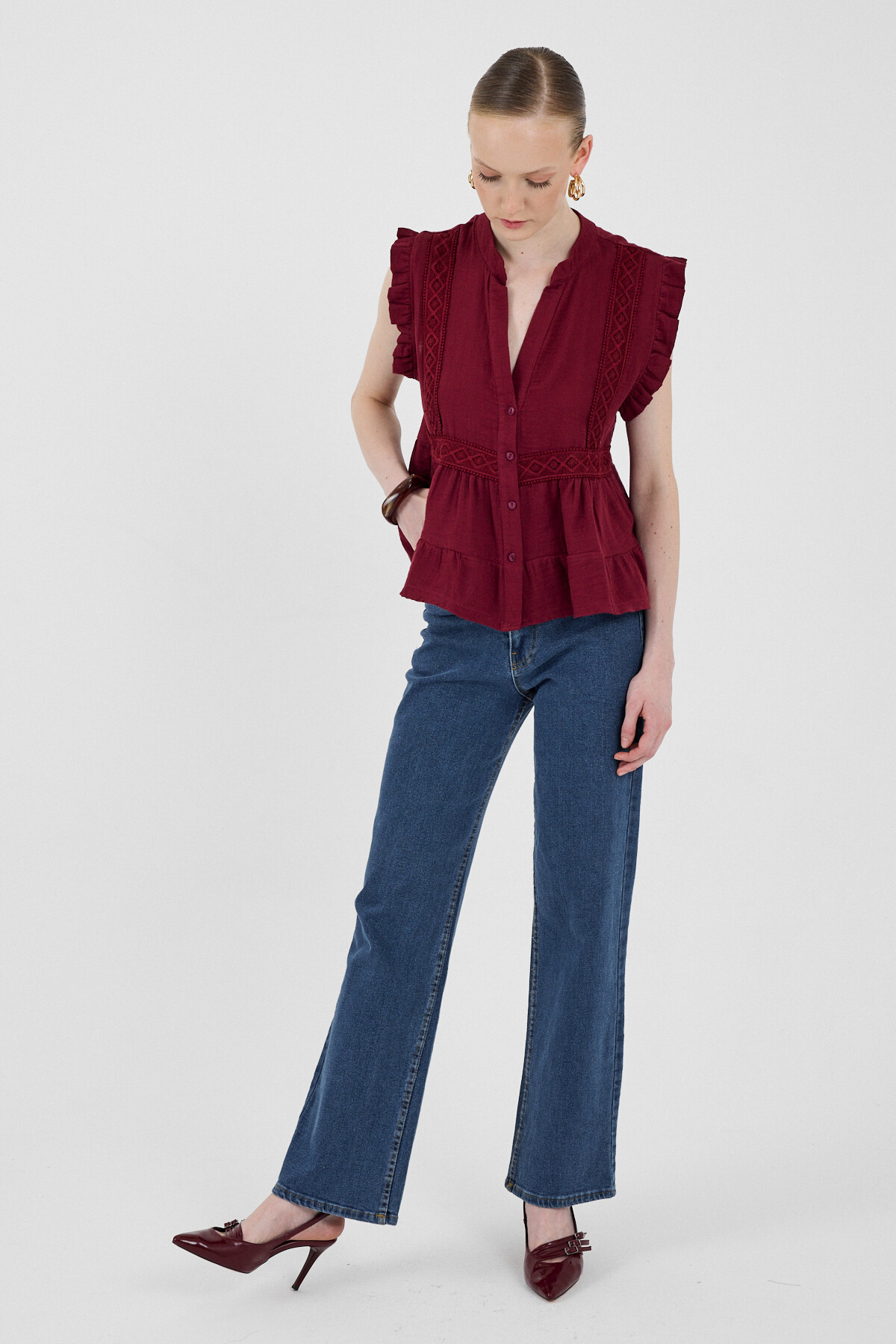 Bordo Fırfır Kollu Dantel Detaylı %100 Pamuk Müslin Bluz 8039A - 6