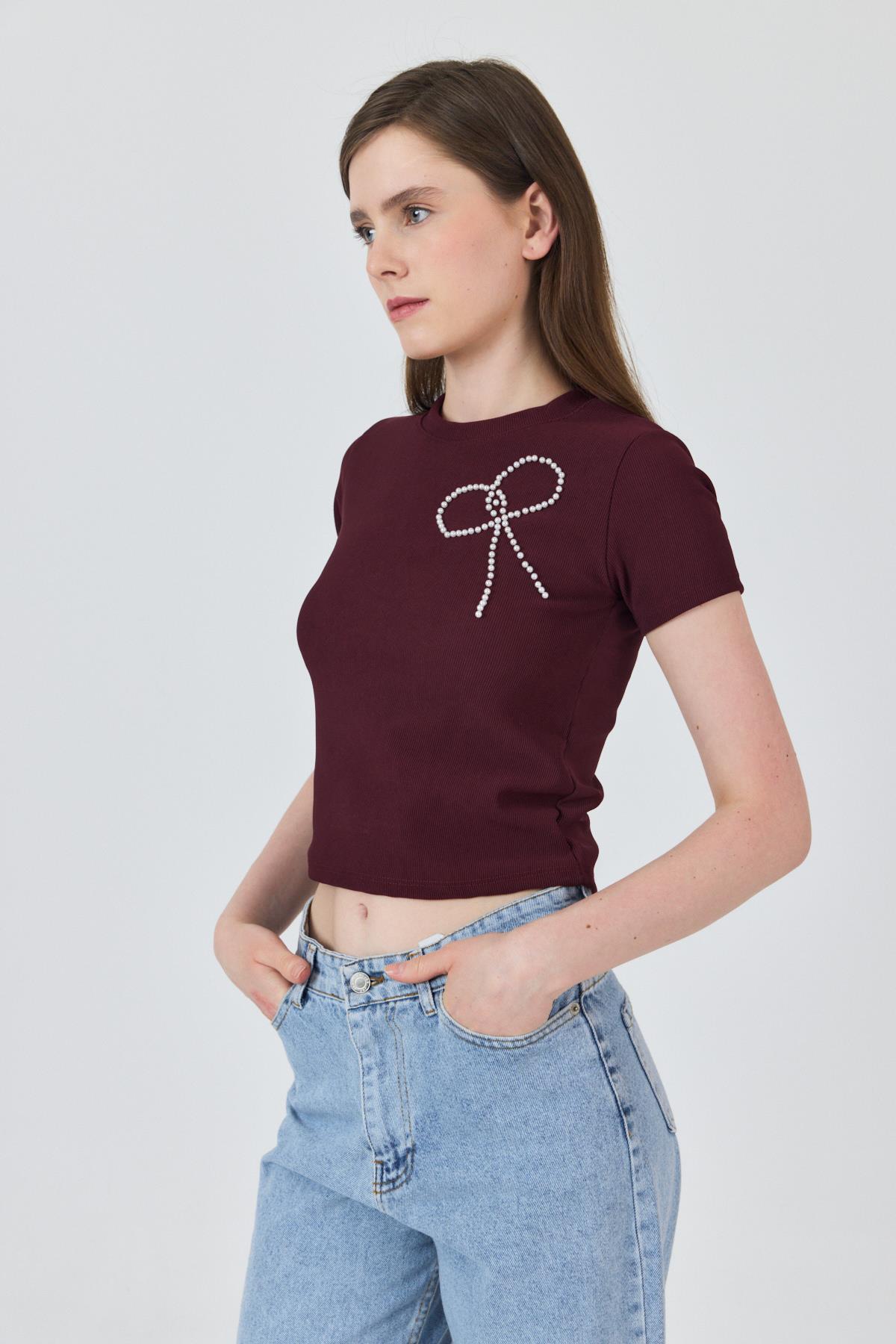 Bordo İnci Kurdele İşlemeli Crop Slim Fit Tişört 2229 - RAYS