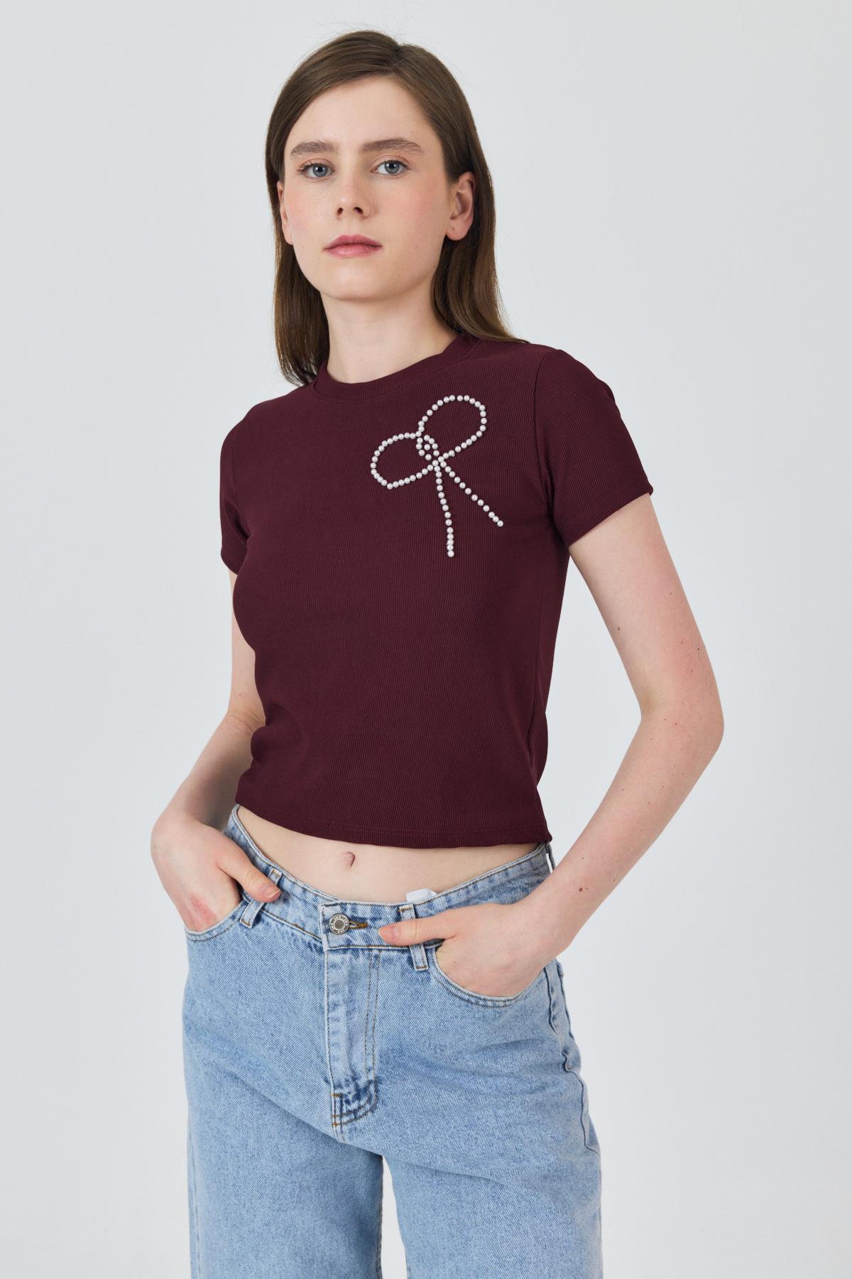 Bordo İnci Kurdele İşlemeli Crop Slim Fit Tişört 2229 - 5