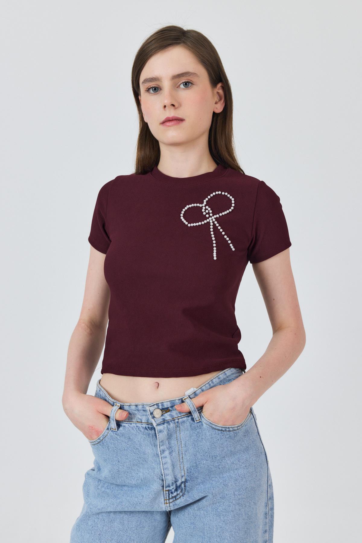 Bordo İnci Kurdele İşlemeli Crop Slim Fit Tişört 2229 