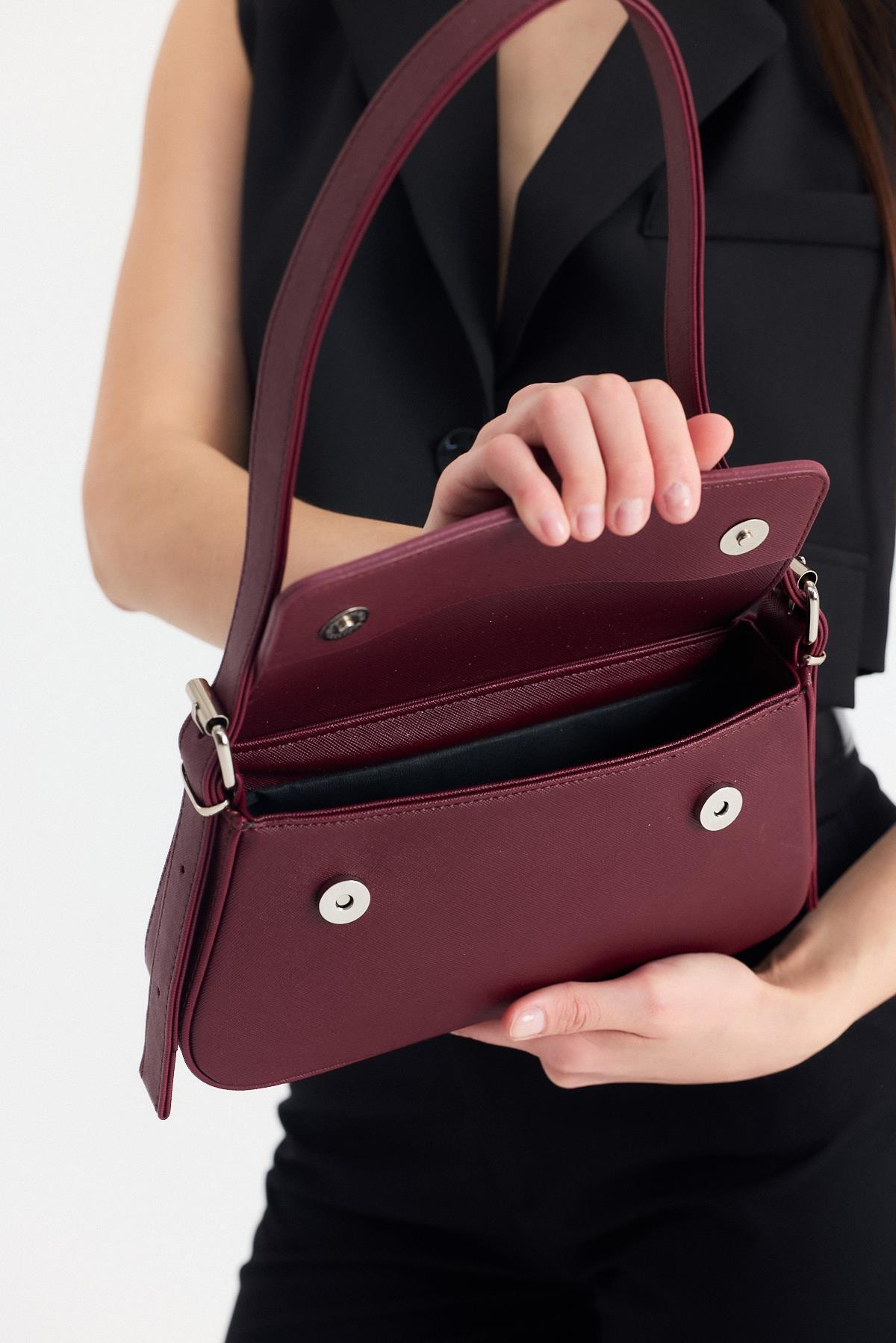 Bordo Kapak Detay Omuz Çantası 3005 - 4