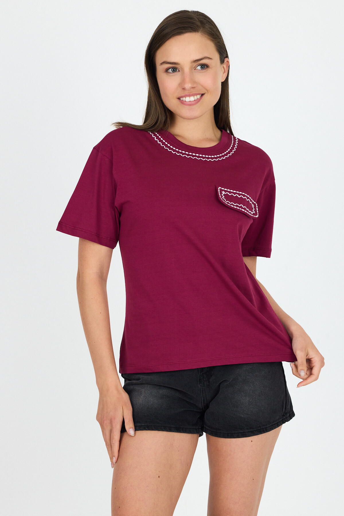 Bordo Nakış İşlemeli Cep Görünüm Detaylı Tişört 2255M - 2