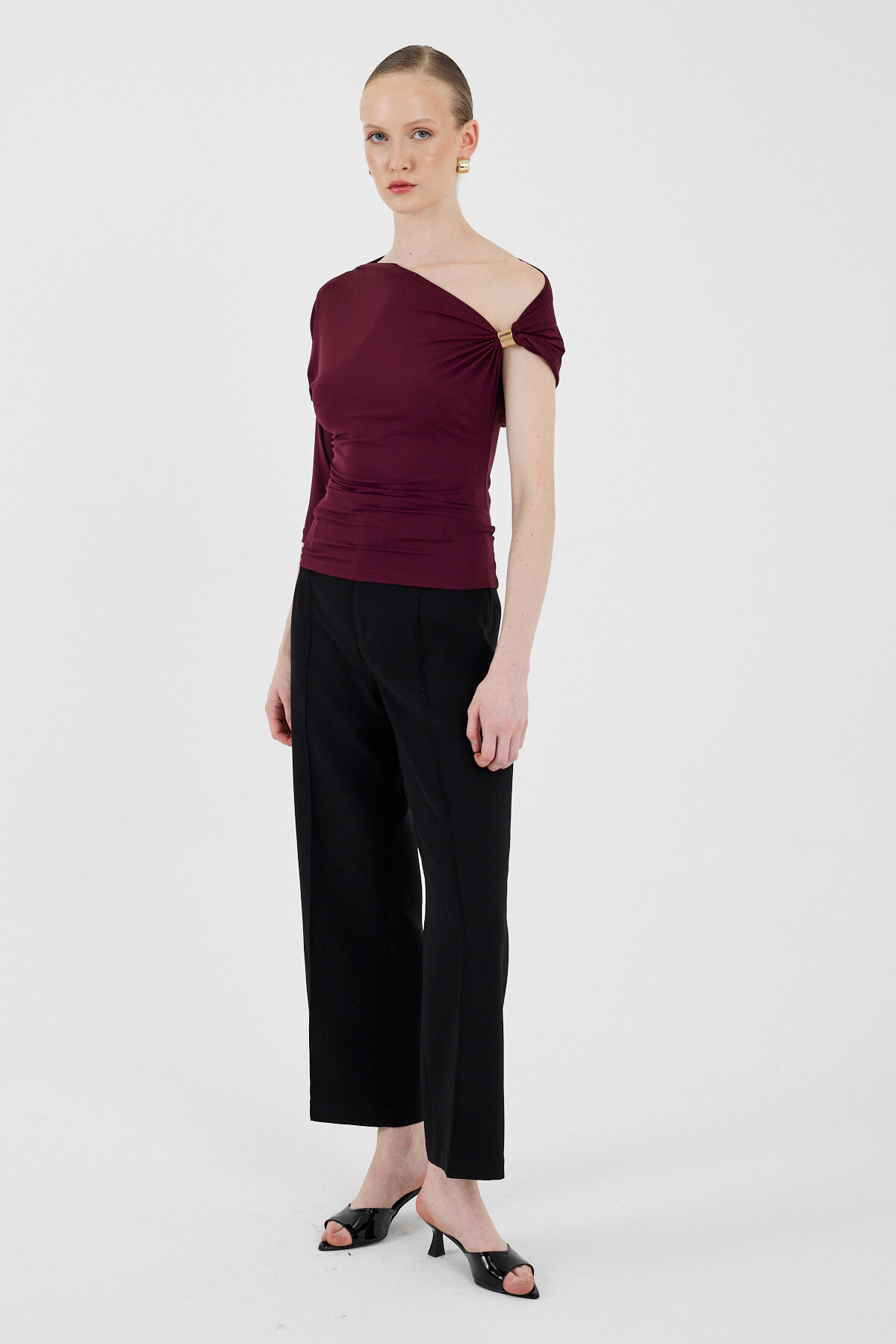 Bordo Omuz Aksesuar Detaylı Yarım Kol Bluz 2490 - 3