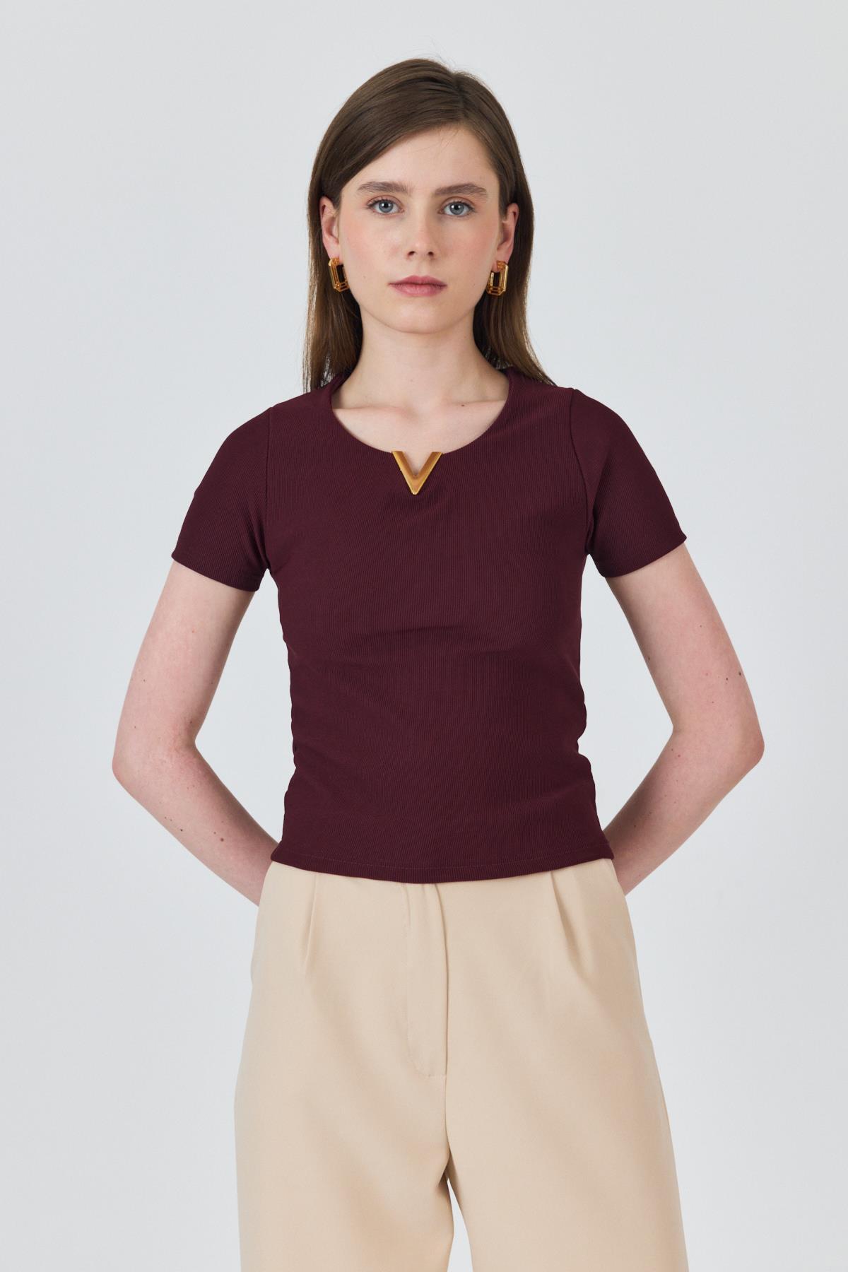 Bordo Yaka Aksesuar Detaylı Örme Tişört 2224 - 3