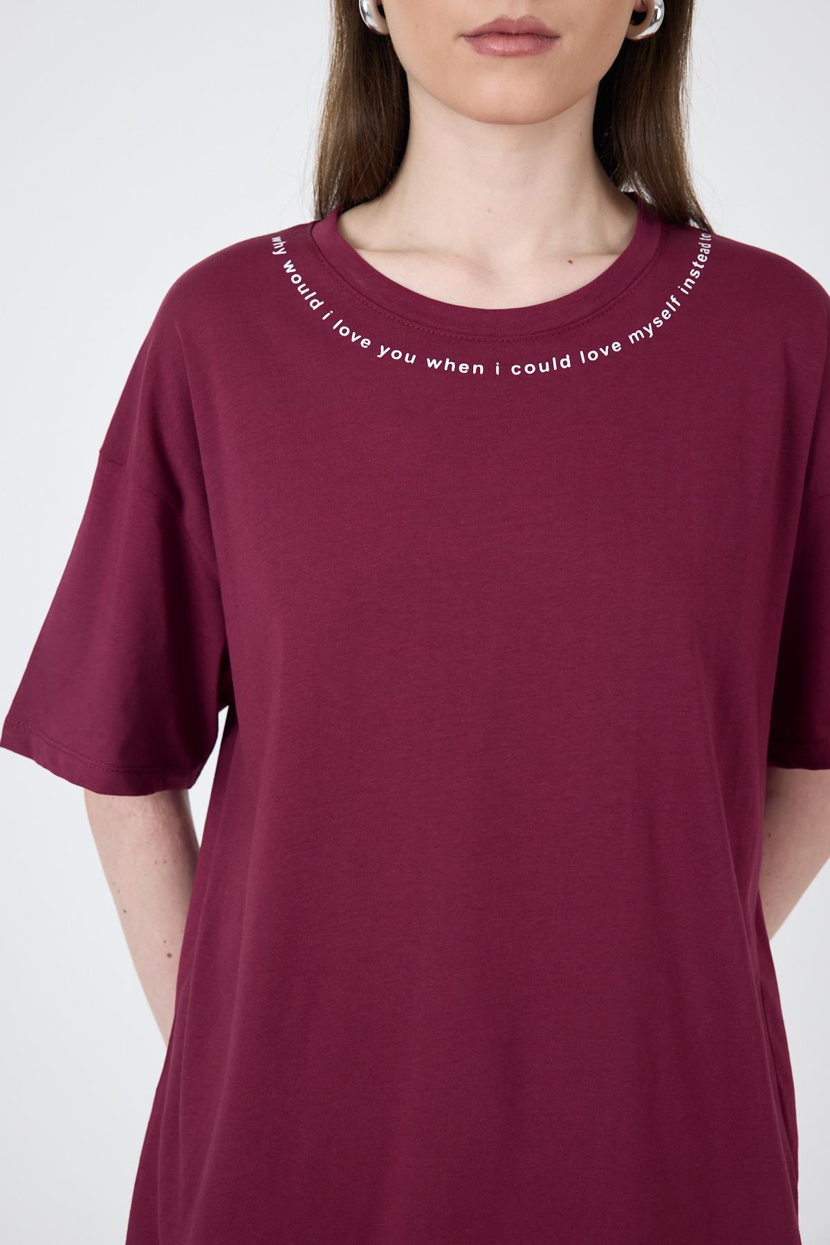 Bordo Yaka Yazı Baskılı Oversize Pamuklu Tişört 2150-34M - 7