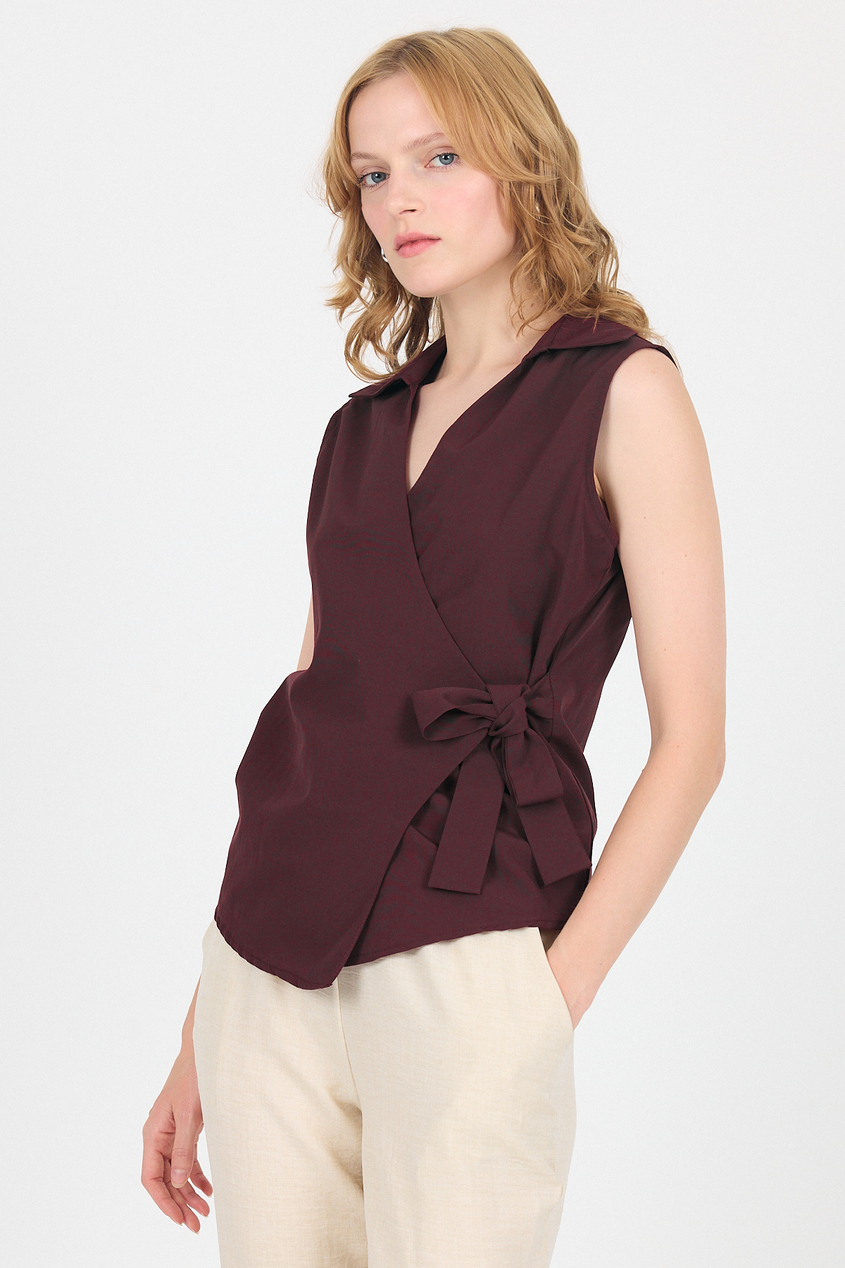 Bordo Yan Bağlama Detaylı Kolsuz Kruvaze Bluz 8047 - 2