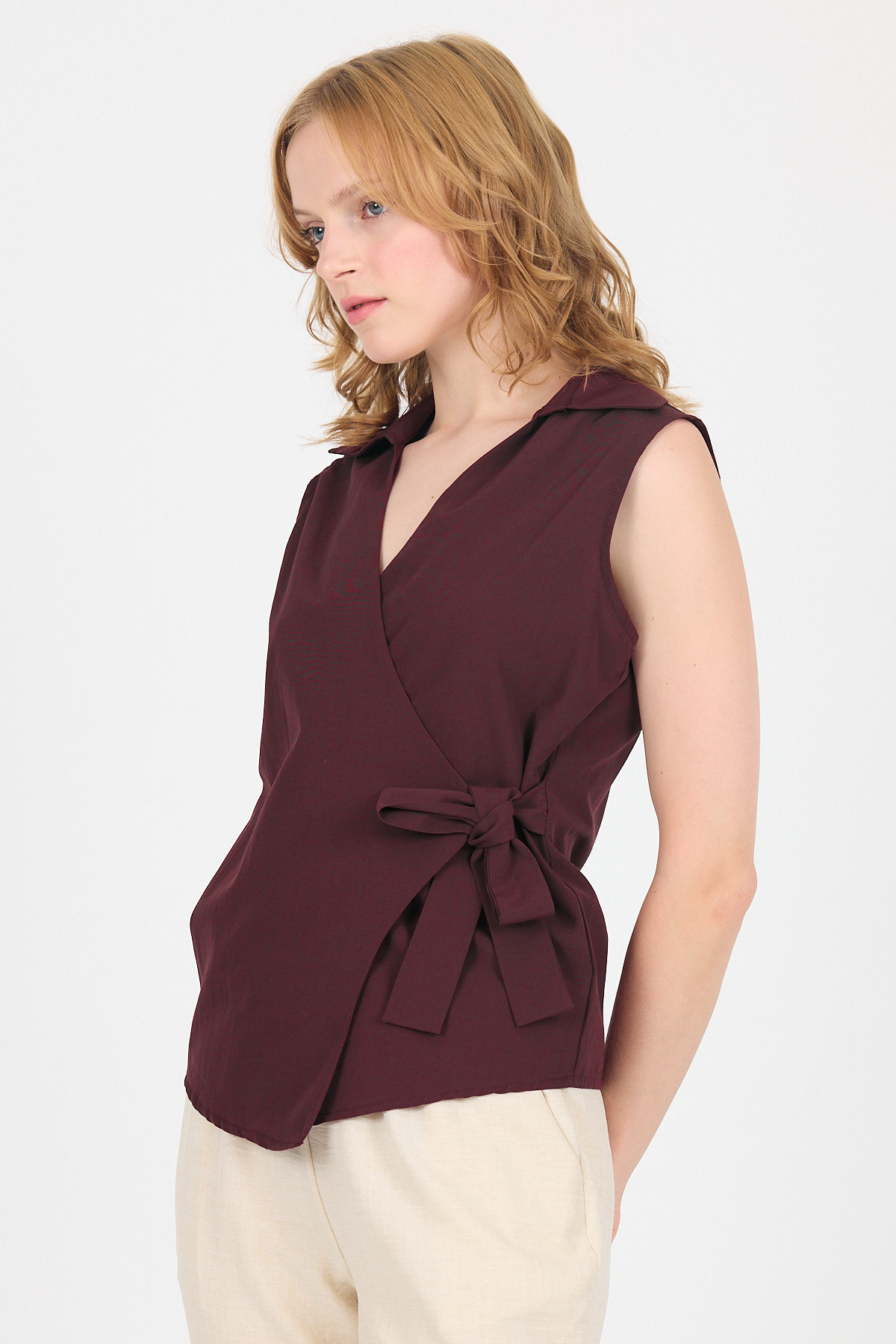 Bordo Yan Bağlama Detaylı Kolsuz Kruvaze Bluz 8047 - 6
