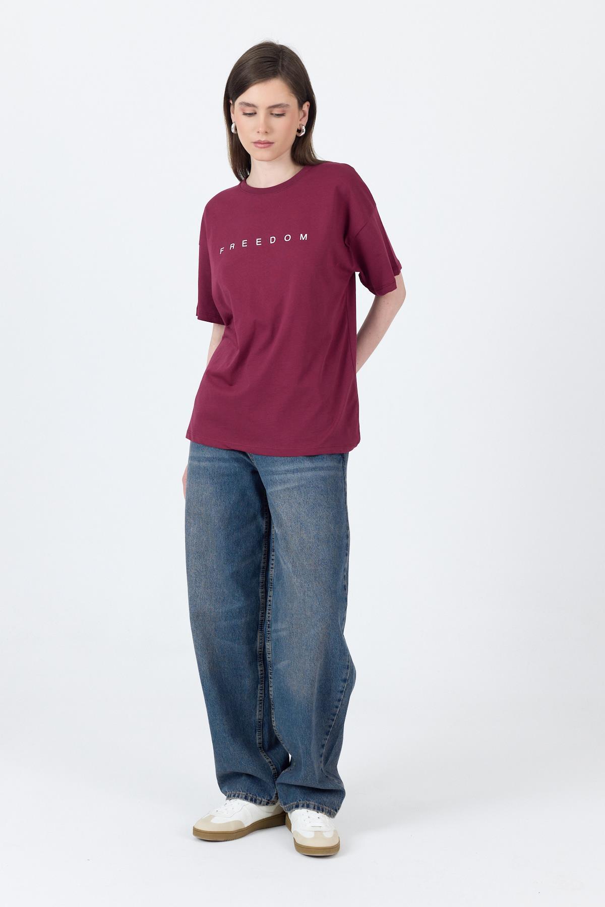 Bordo Yazı Baskılı Pamuklu Oversize Tişört 2150-3M - 2