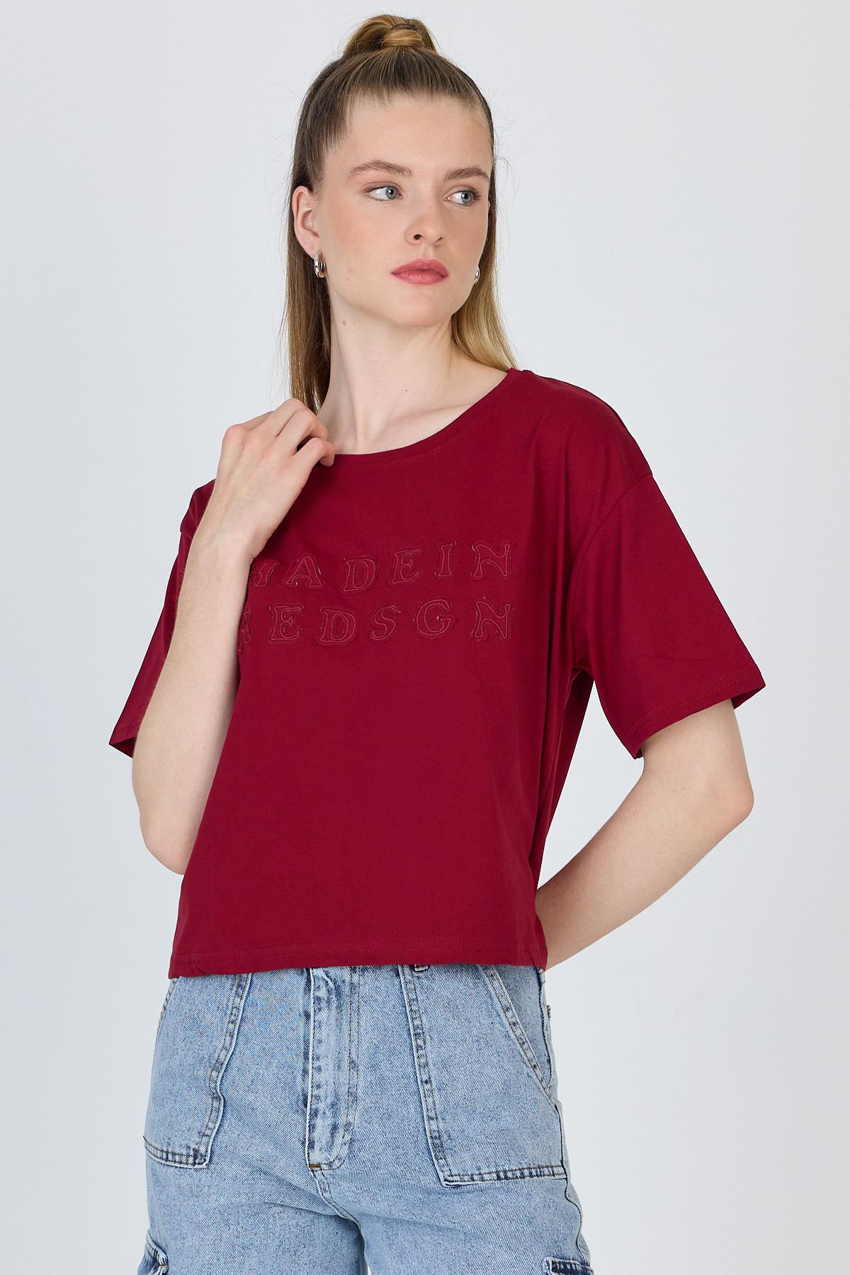 Bordo Yazı Nakışlı Crop Tişört 25259 