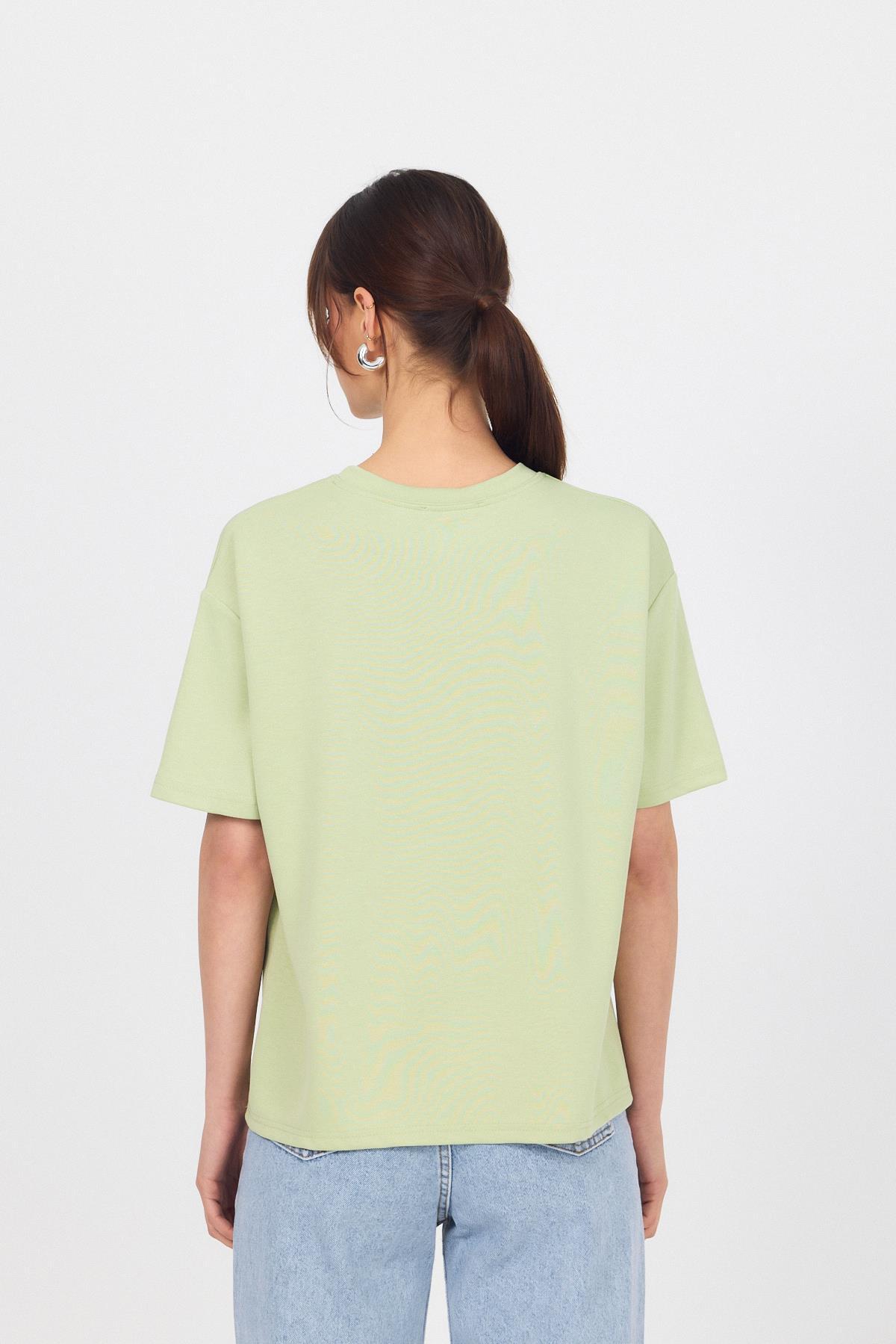 Çağla Yeşili Kalp Nakışlı Premium Kumaş Tişört 6218 - 5