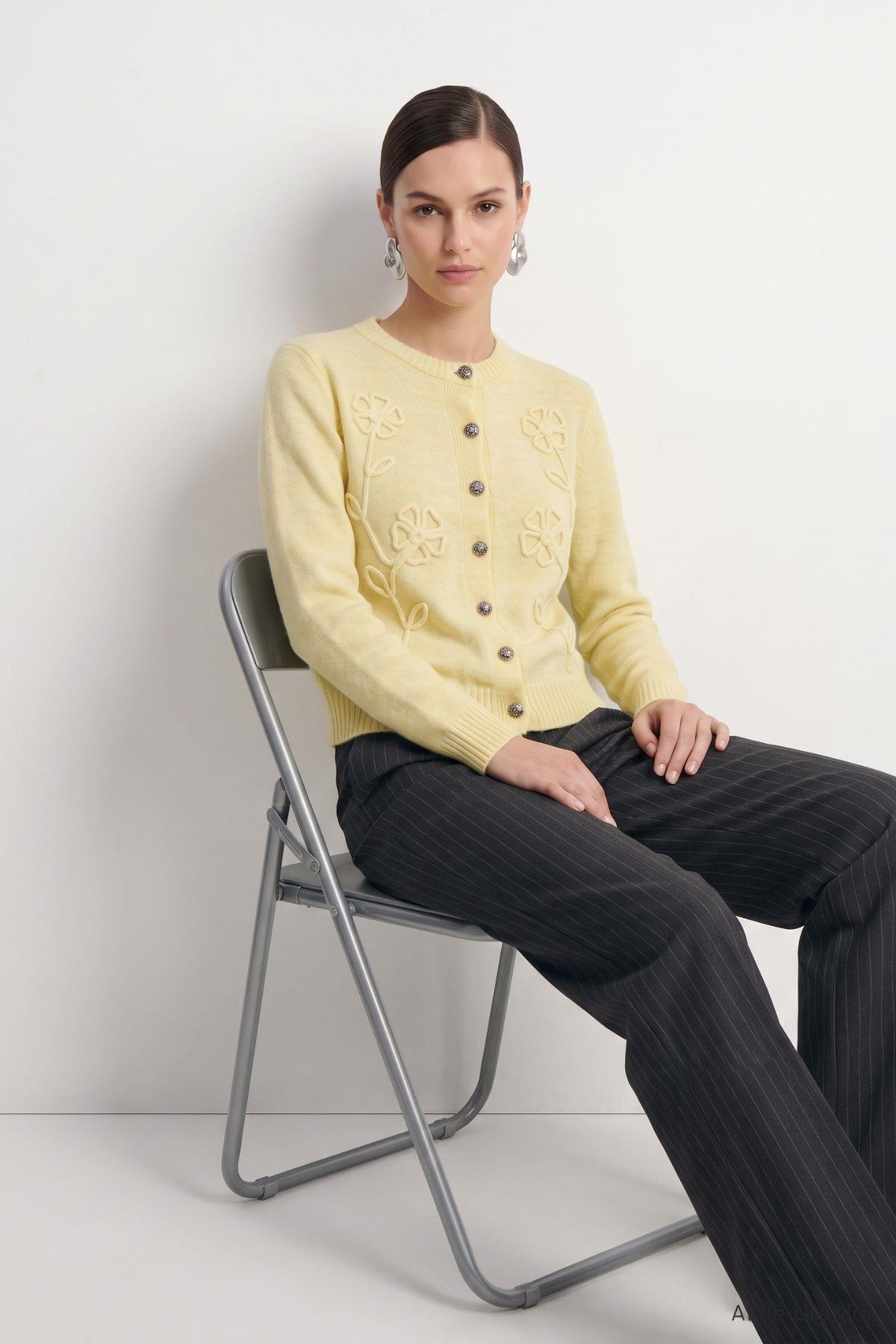 Çiçek Nakışlı Düğmeli Hırka 7051 Sarı - RAYS