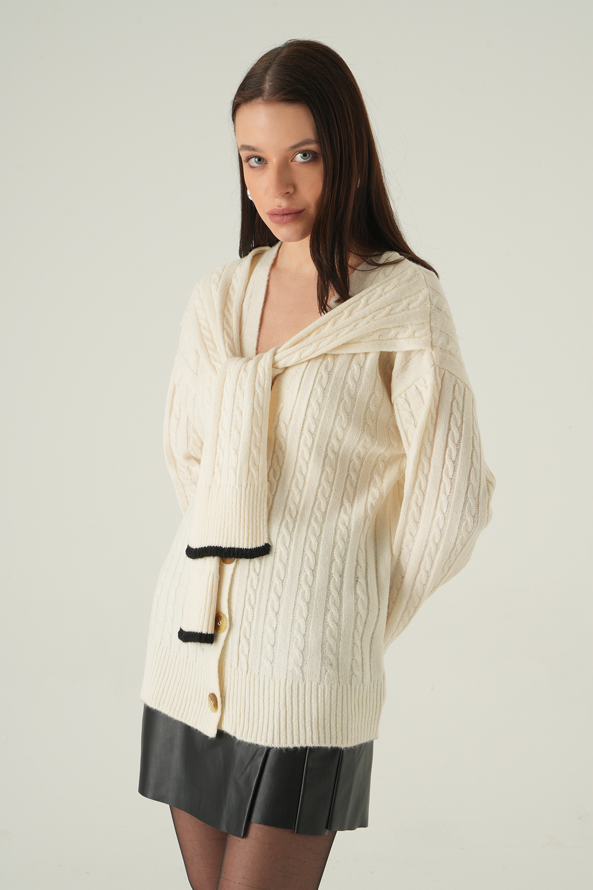 Düğmeli Örgülü Hırka Ekru 2470 - RAYS (1)