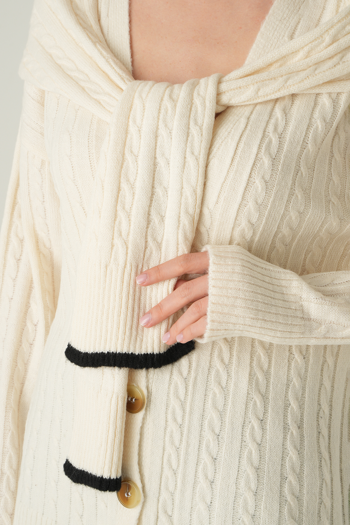 Düğmeli Örgülü Hırka Ekru 2470 - RAYS