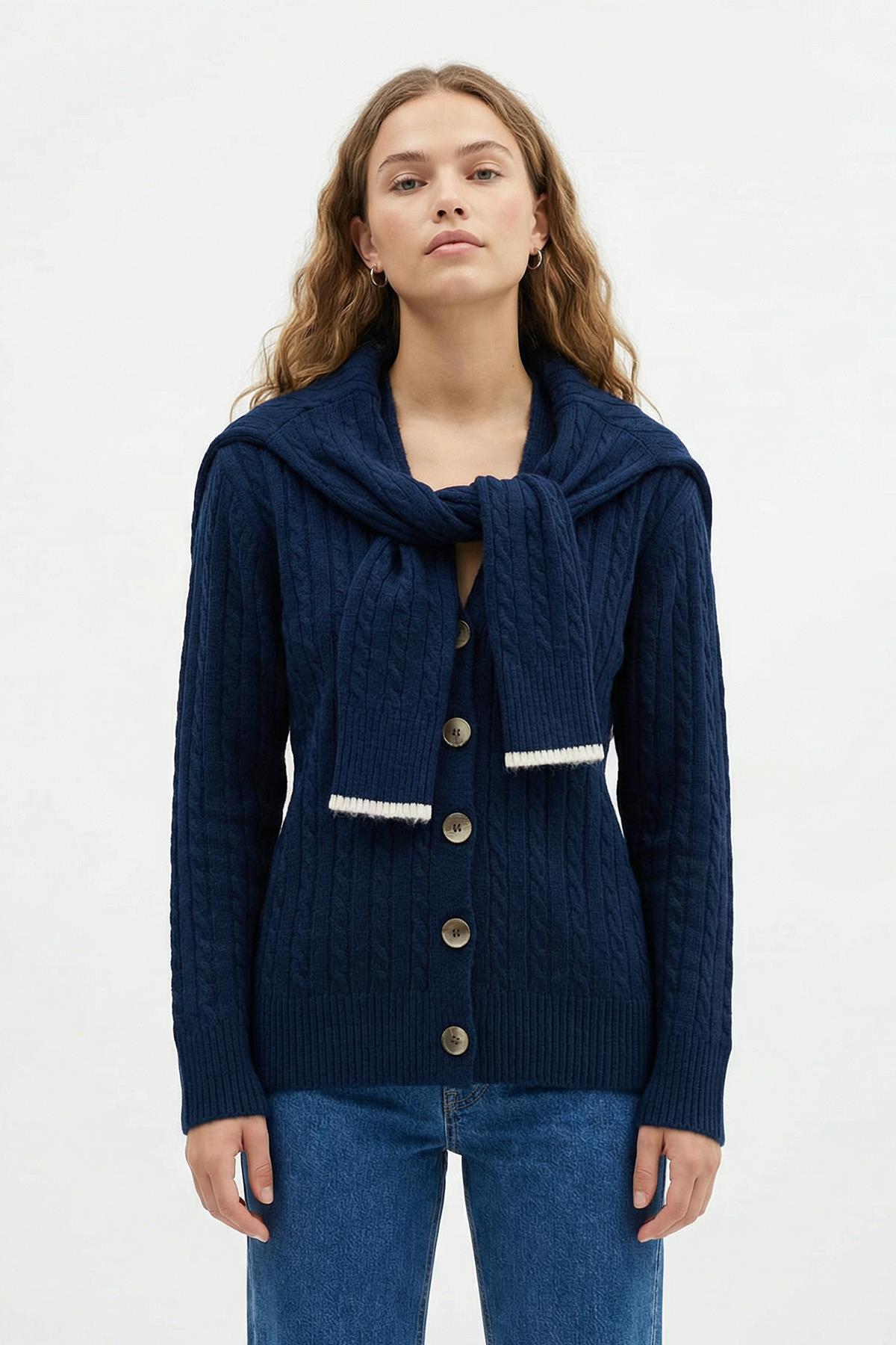  Düğmeli Örgülü Hırka Laci 2470 - 1