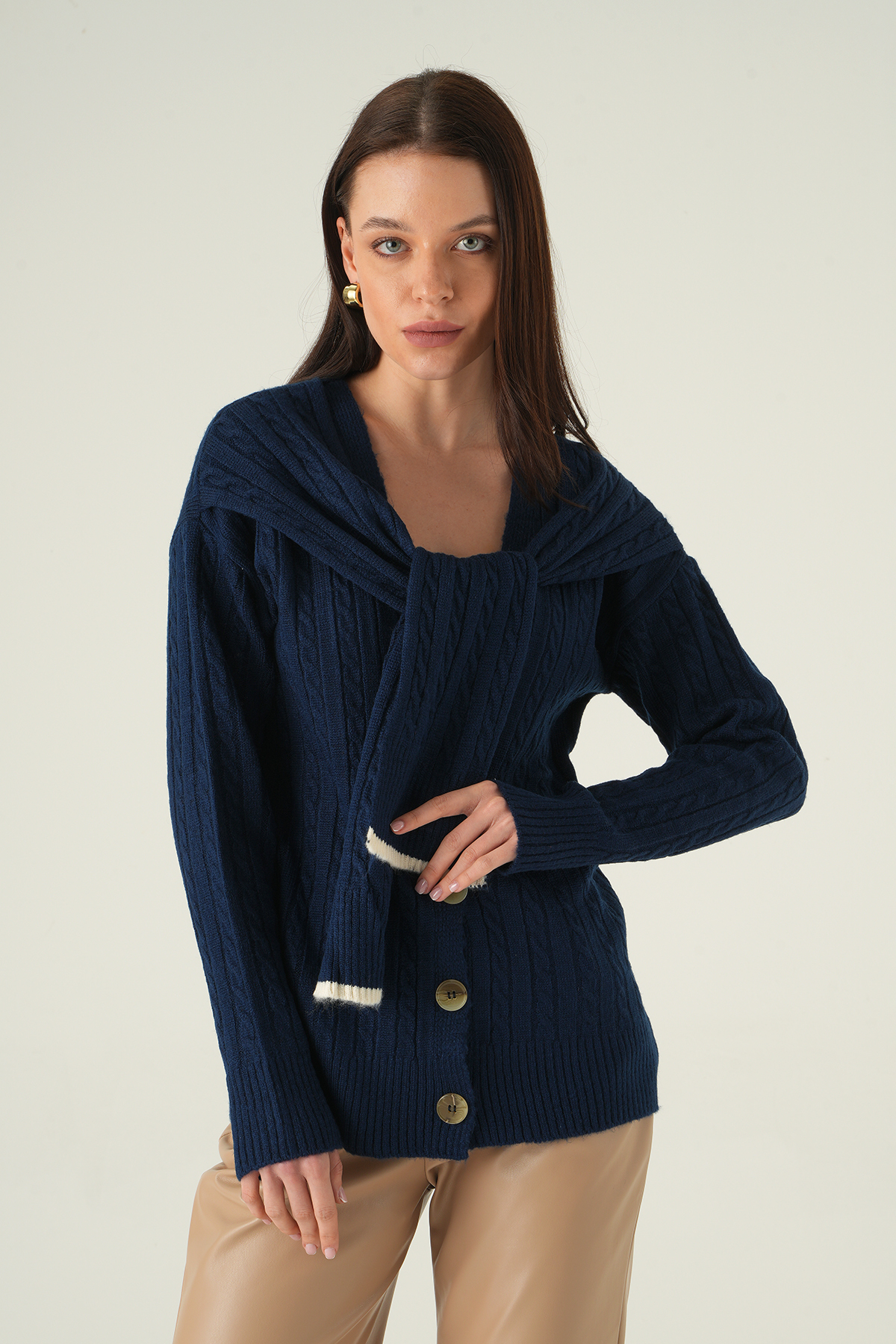 Düğmeli Örgülü Hırka Laci 2470 - RAYS