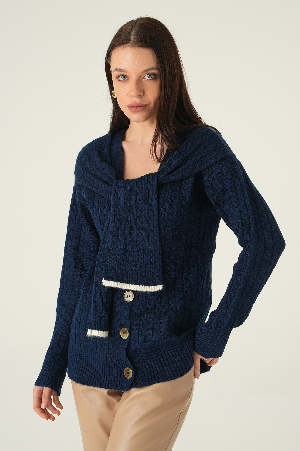 Düğmeli Örgülü Hırka Laci 2470 - 6