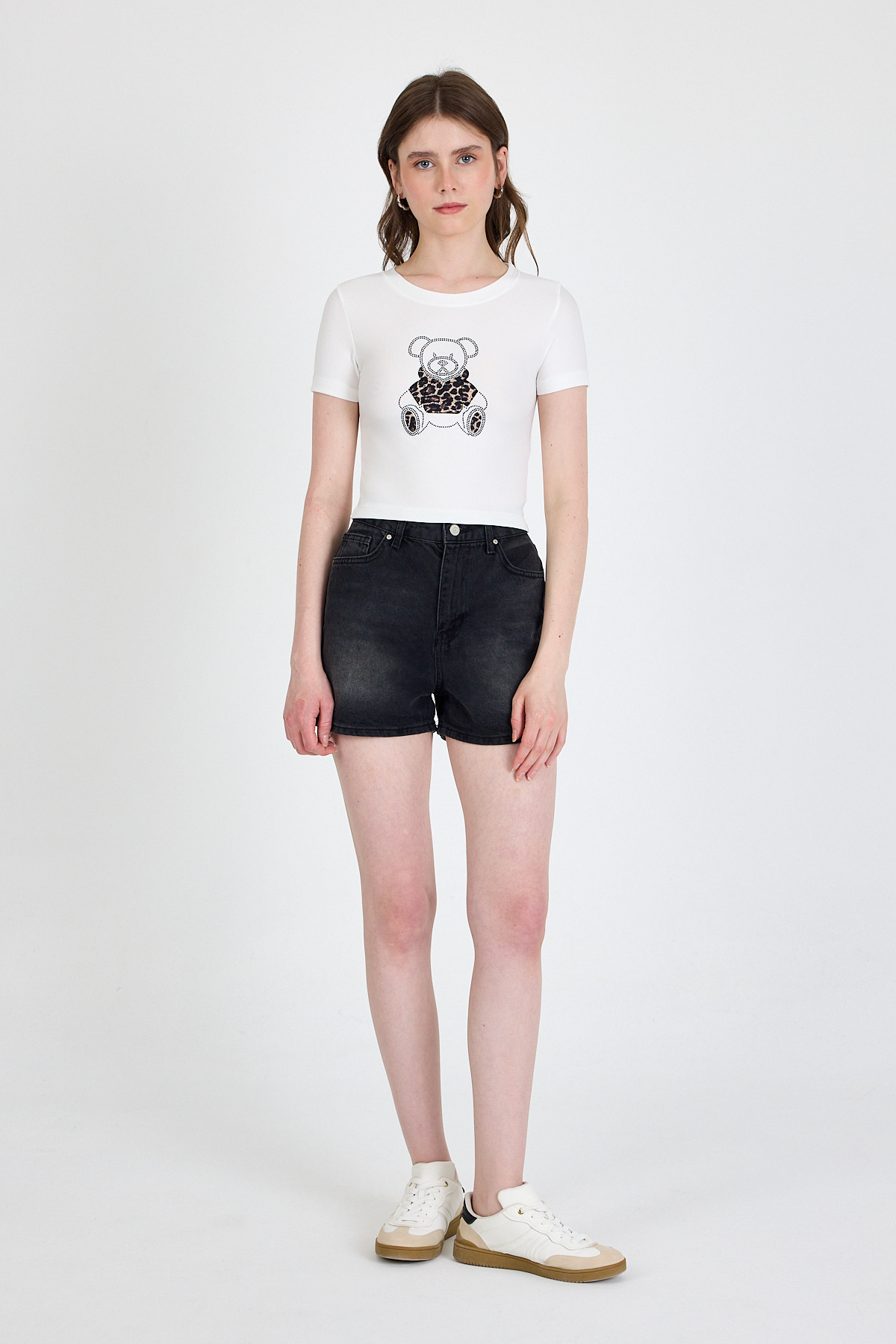 Ekru Ayıcık Baskılı Leopar Detaylı Slim Fit Crop Tişört 0549 - 3