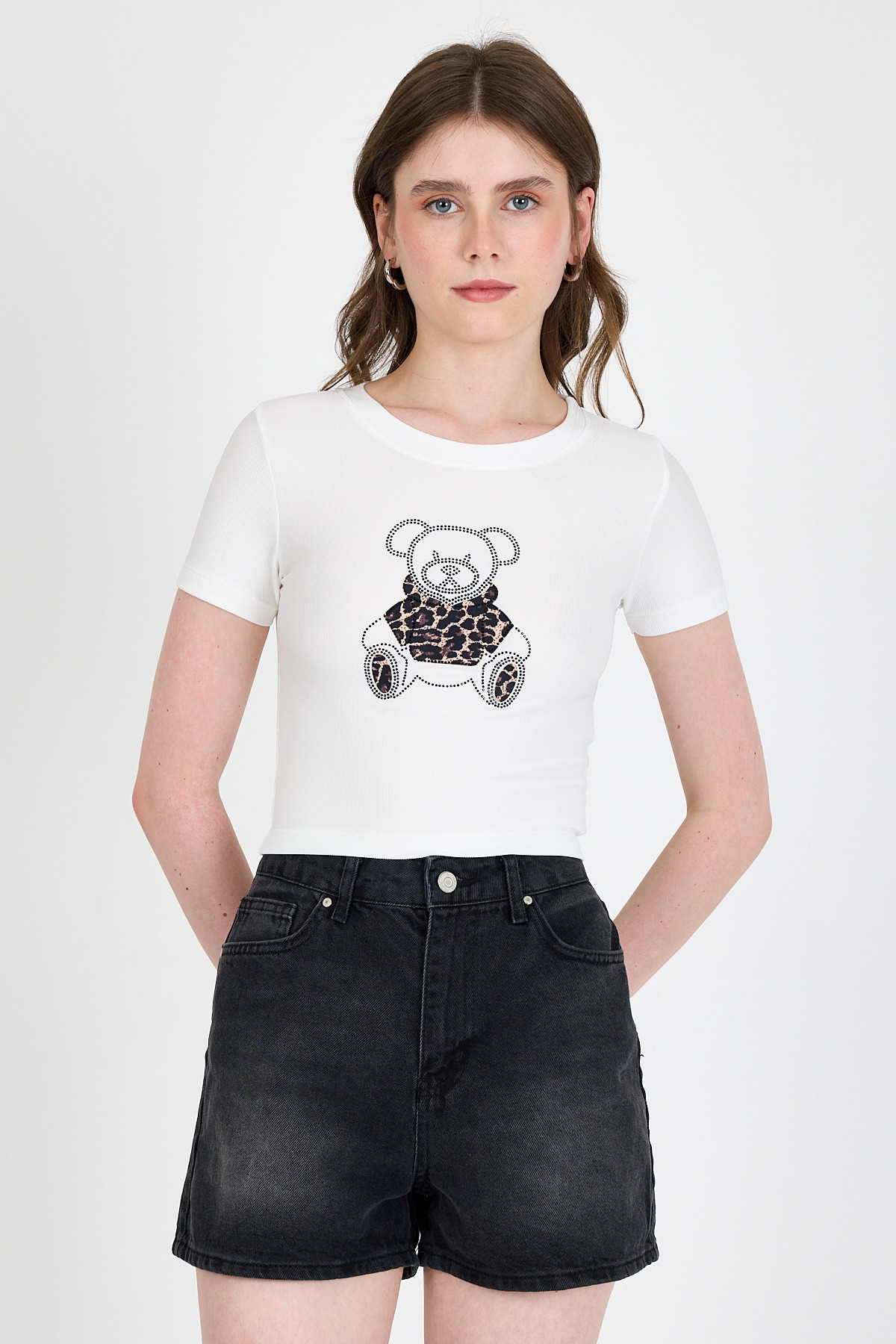 Ekru Ayıcık Baskılı Leopar Detaylı Slim Fit Crop Tişört 0549 - 2