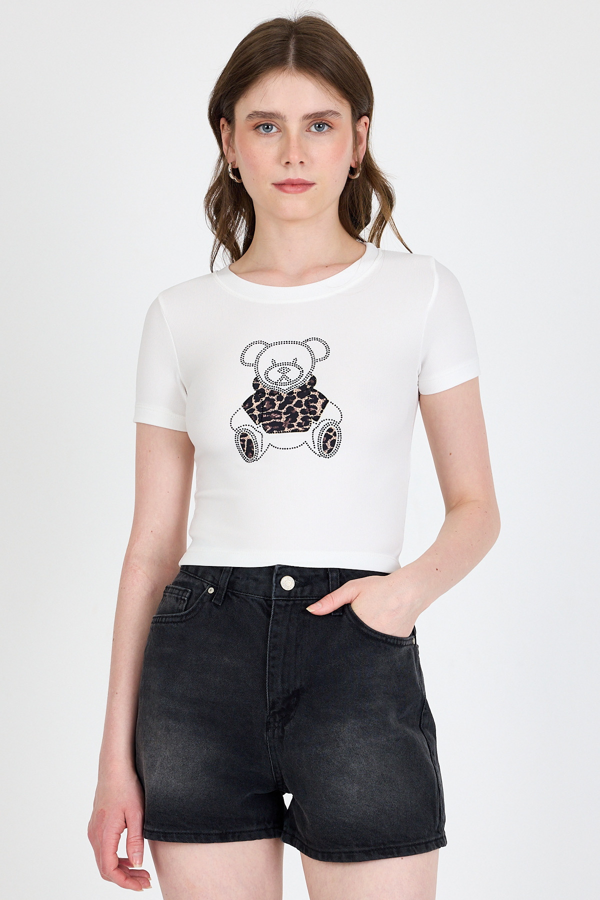 Ekru Ayıcık Baskılı Leopar Detaylı Slim Fit Crop Tişört 0549 - 1