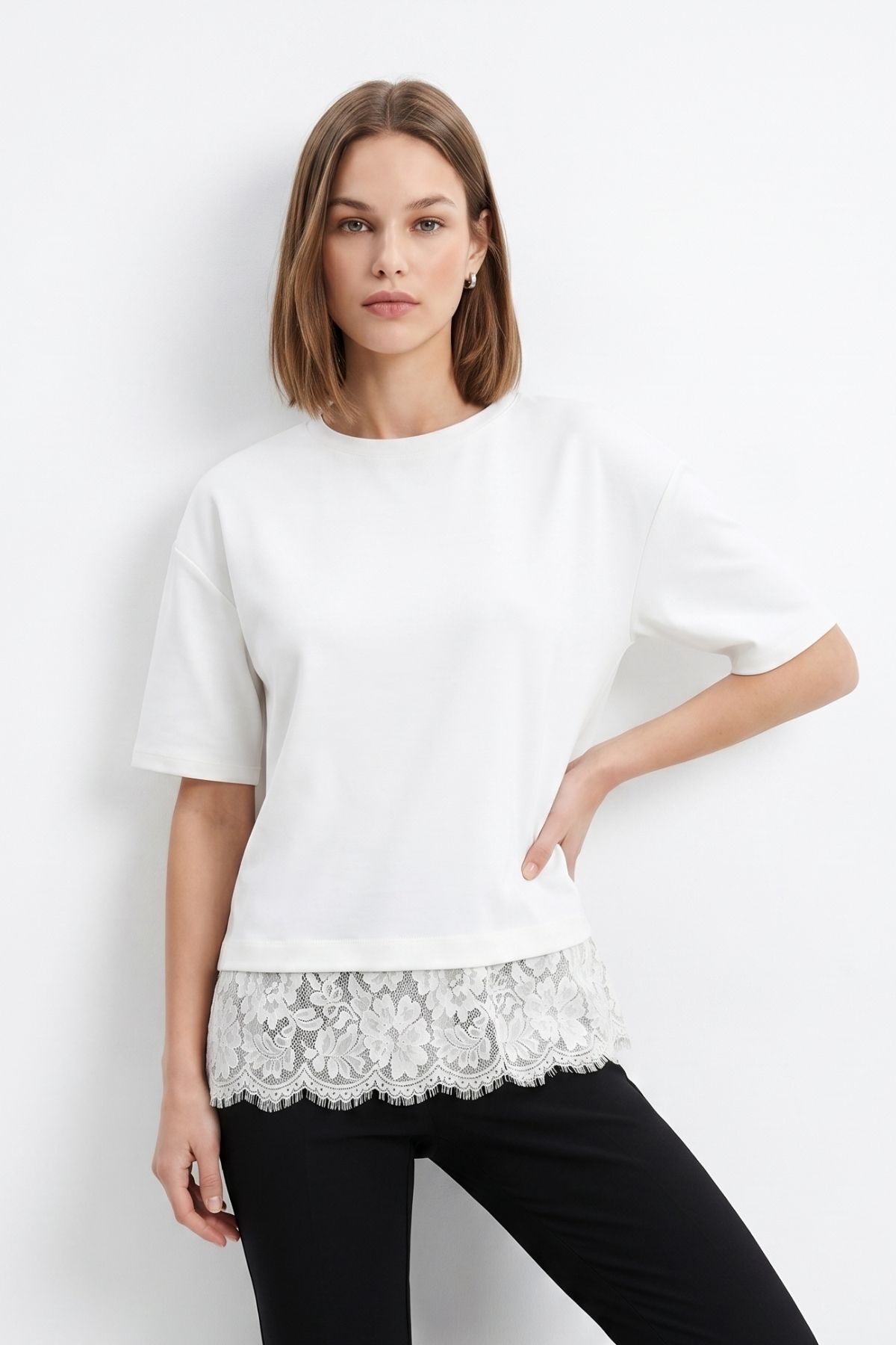 Ekru Bisiklet Yaka Dantel Detaylı Tişört 0463 - RAYS (1)