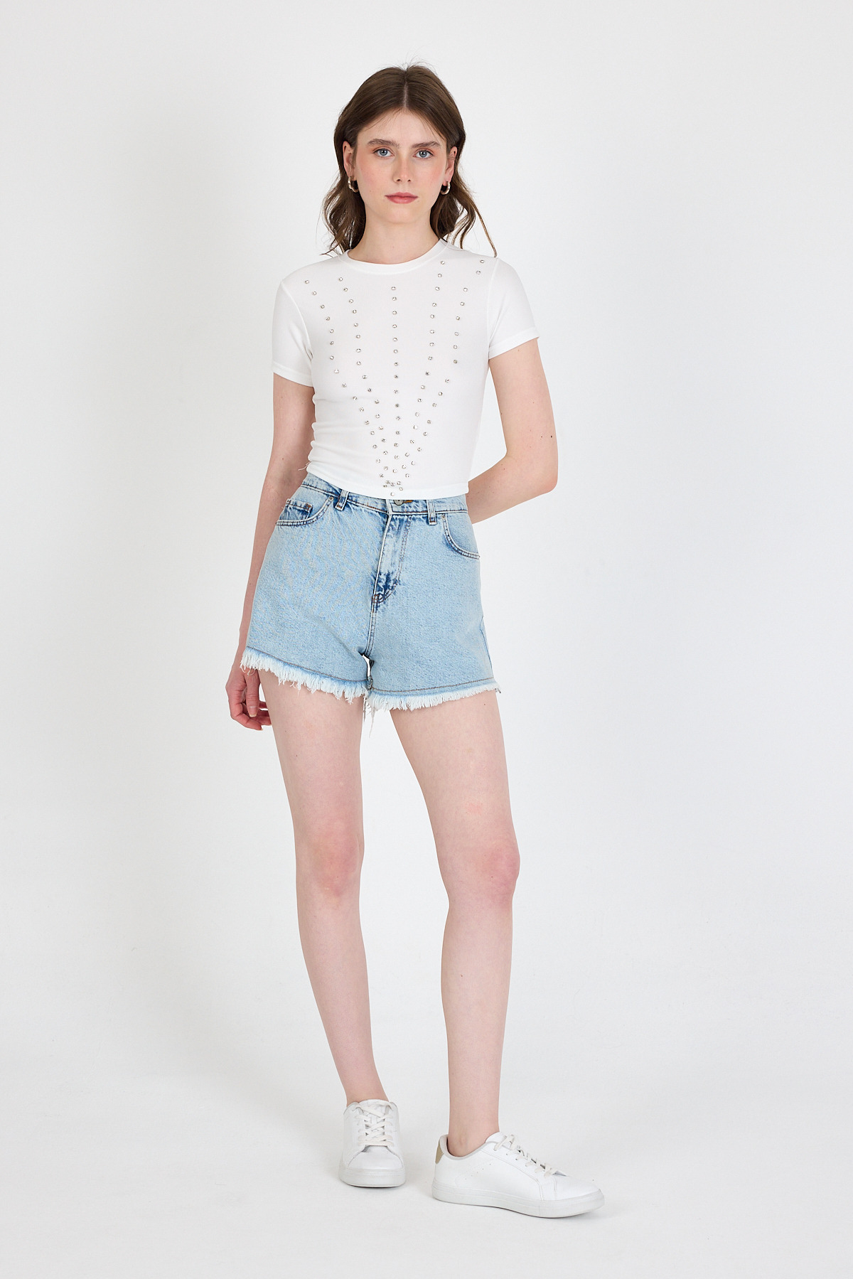 Ekru Bisiklet Yaka Taş İşleme Detaylı Slim Fit Crop Tişört 1149 - RAYS