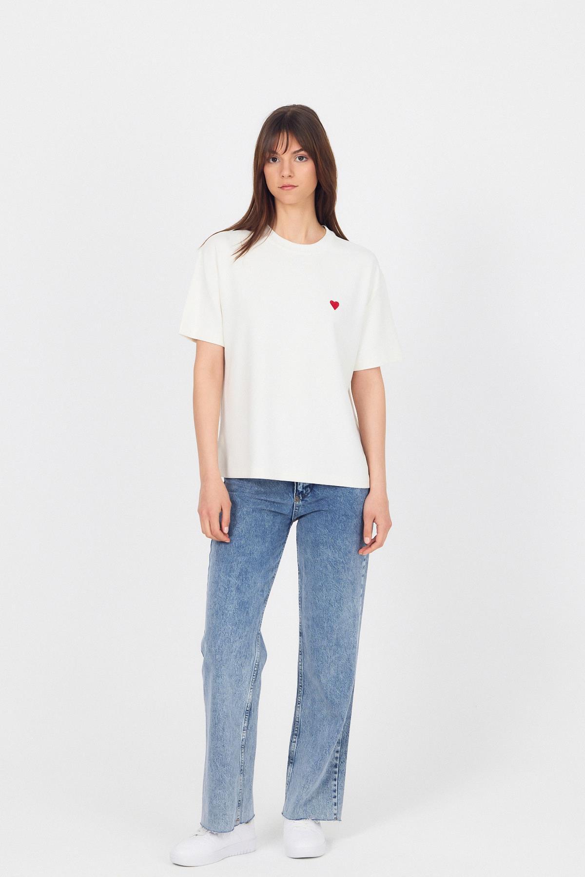 Ekru Kalp Nakışlı Premium Kumaş Tişört 6218 - RAYS