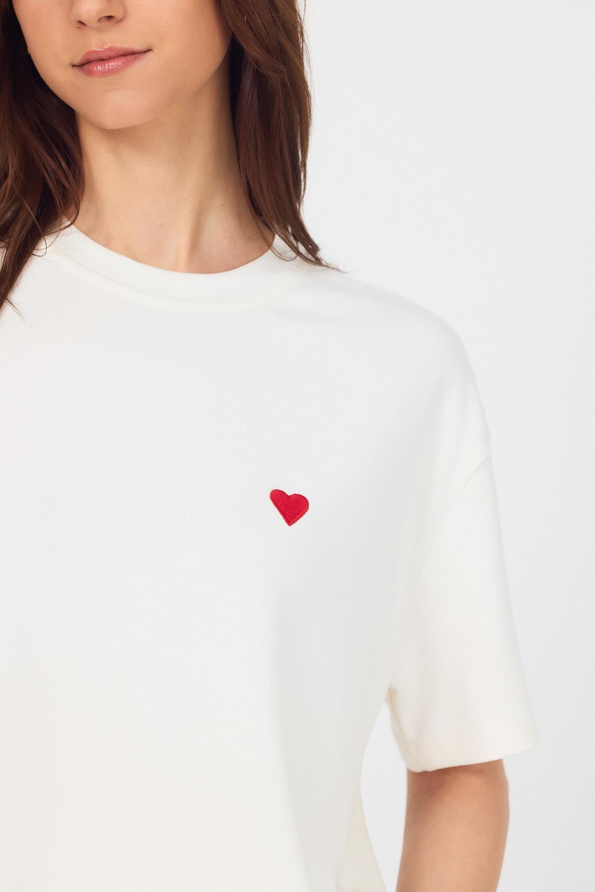Ekru Kalp Nakışlı Premium Kumaş Tişört 6218 - 4