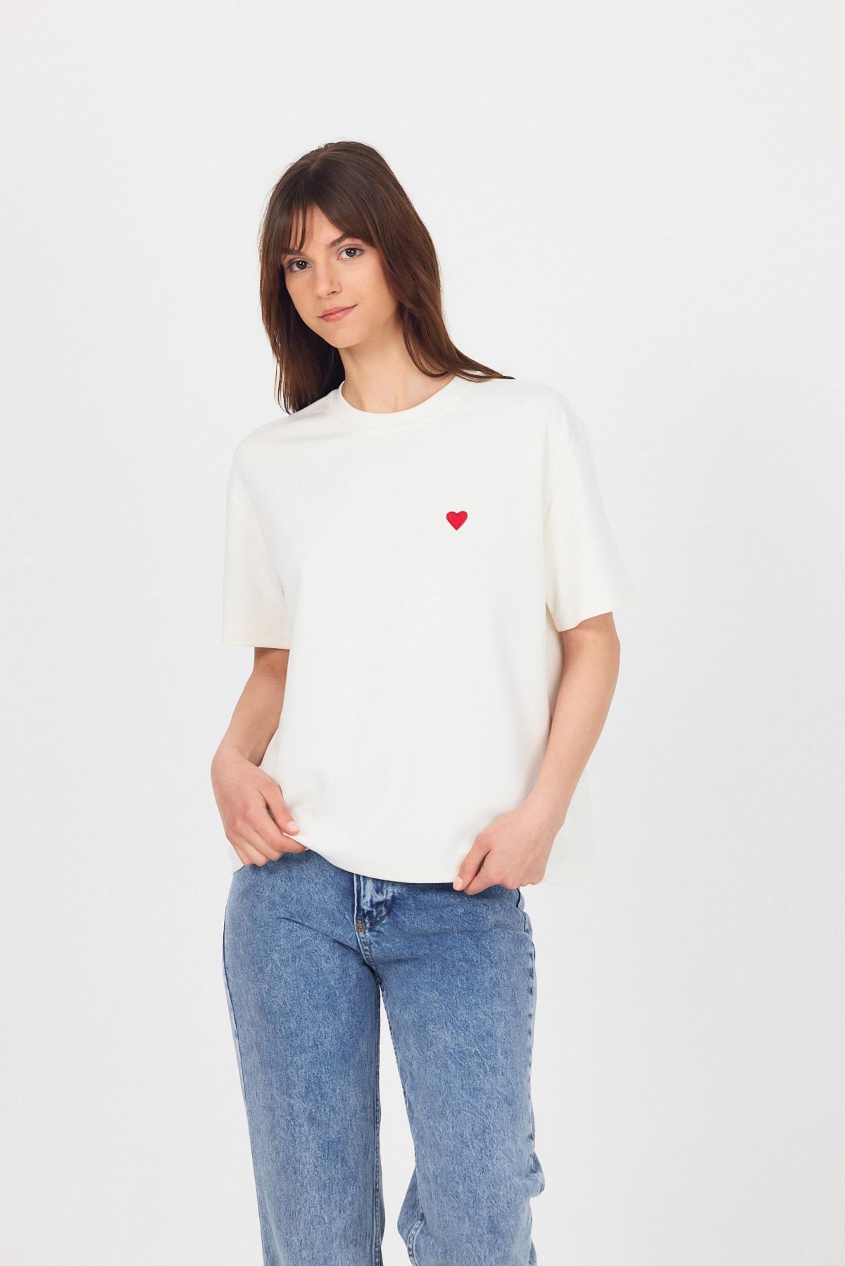 Ekru Kalp Nakışlı Premium Kumaş Tişört 6218 - 6