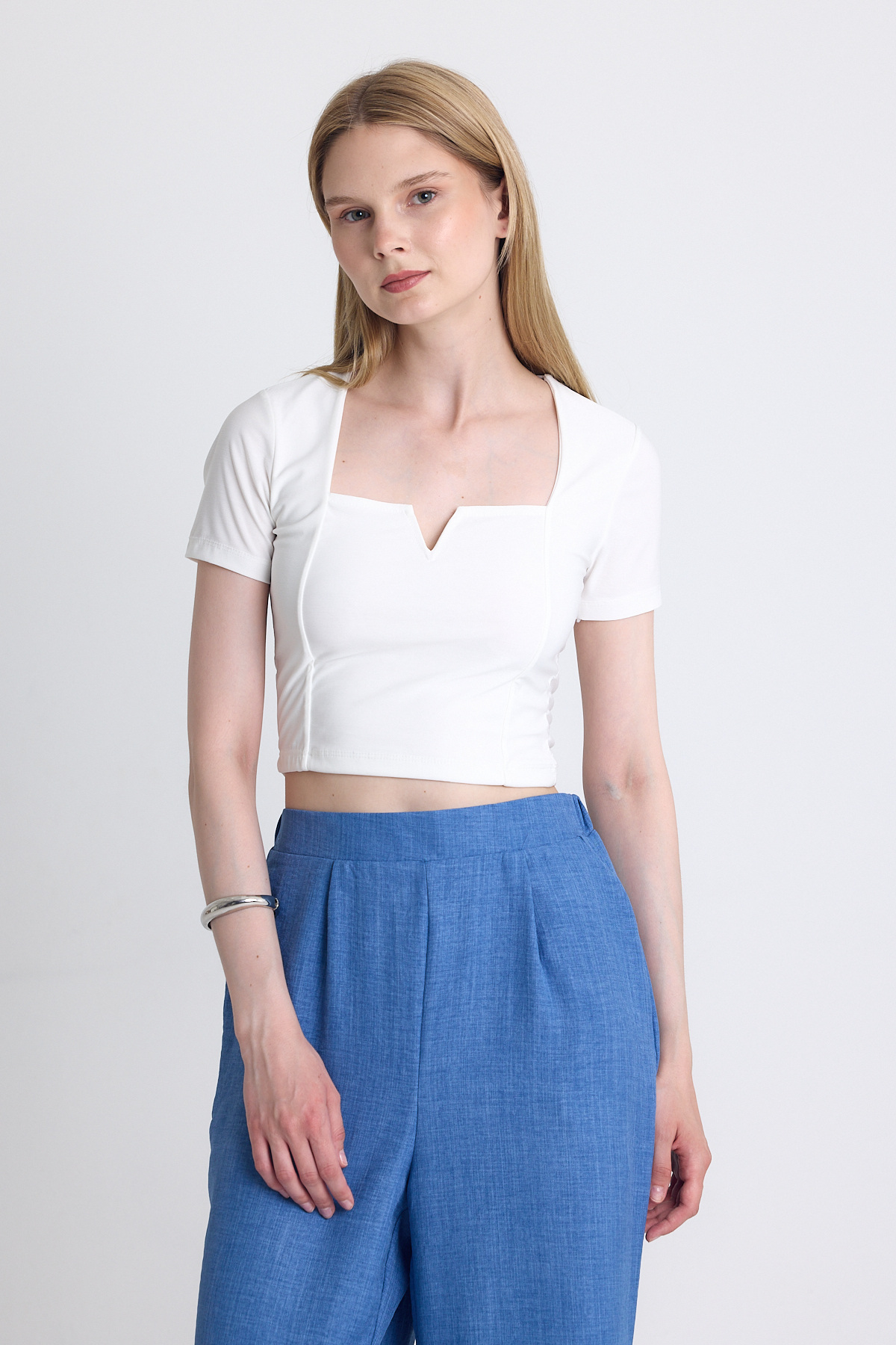 Ekru Kare Yaka V Kesim Detaylı Crop Bluz 10432 - 6