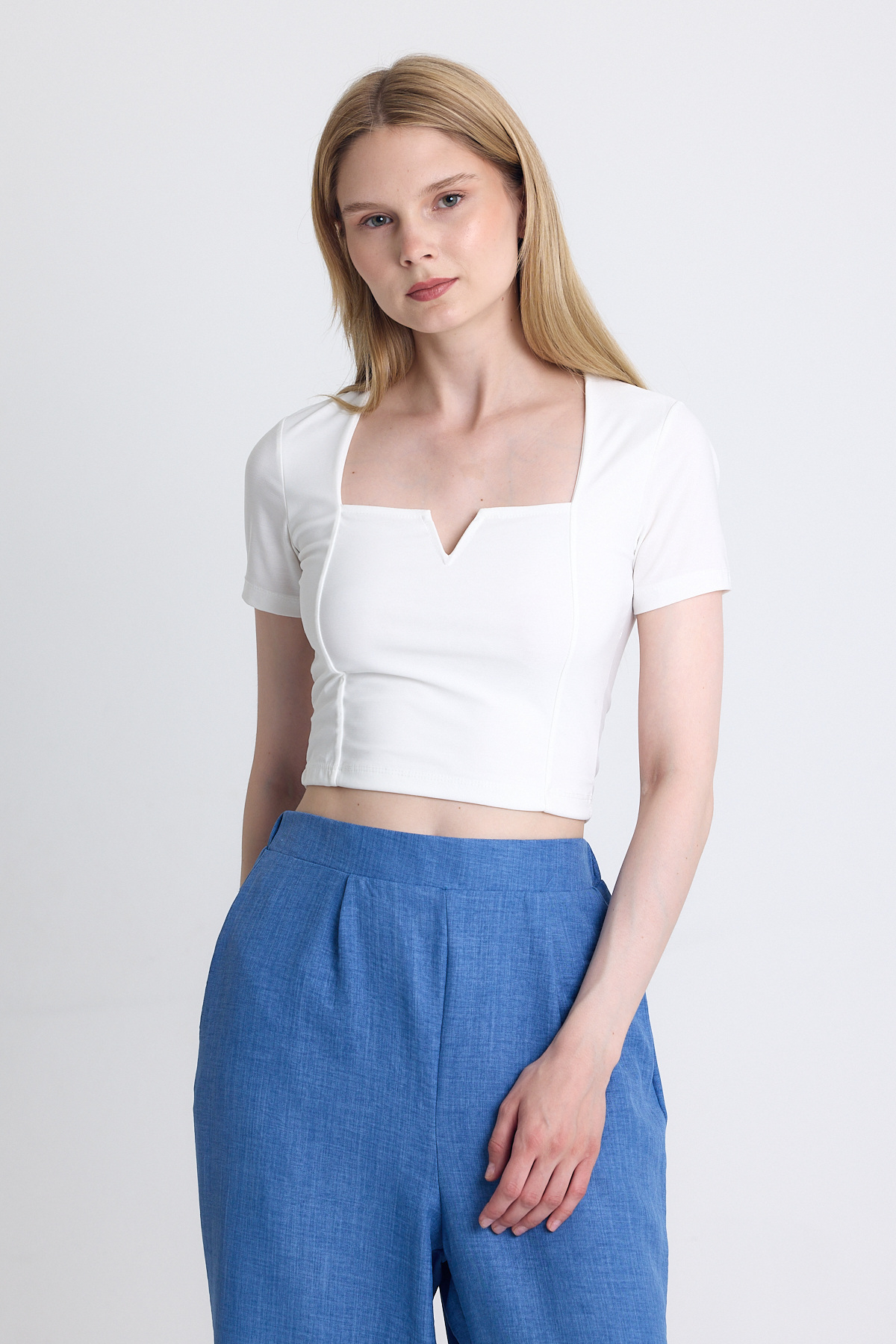 Ekru Kare Yaka V Kesim Detaylı Crop Bluz 10432 - 2