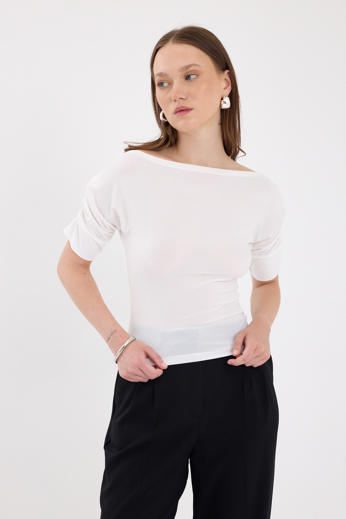 Ekru Kayık Yaka Kol Büzgülü Bluz 2515 - RAYS