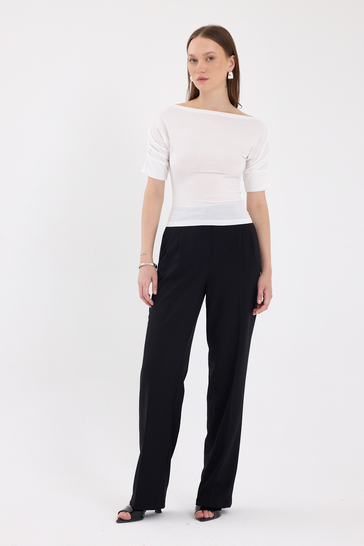 Ekru Kayık Yaka Kol Büzgülü Bluz 2515 - RAYS