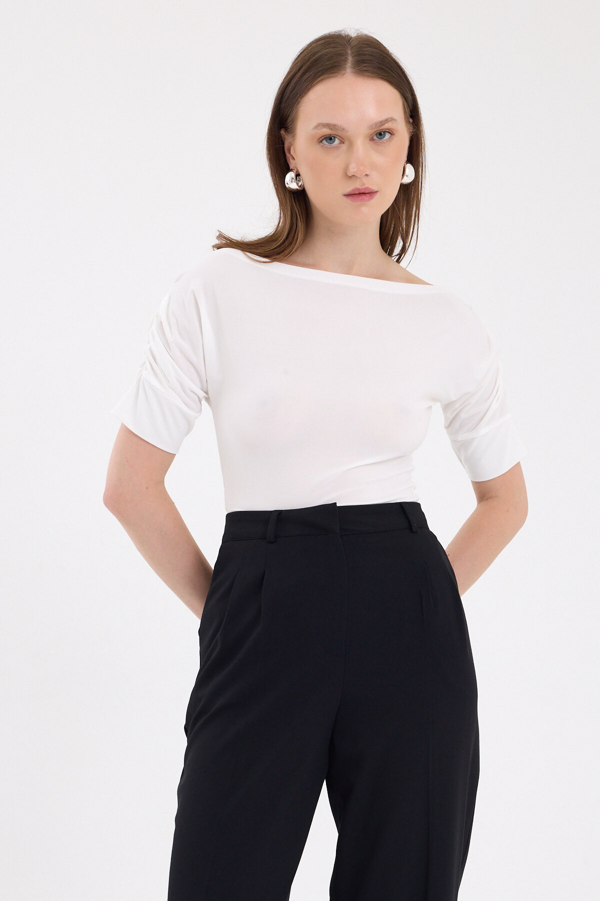 Ekru Kayık Yaka Kol Büzgülü Bluz 2515 - 6